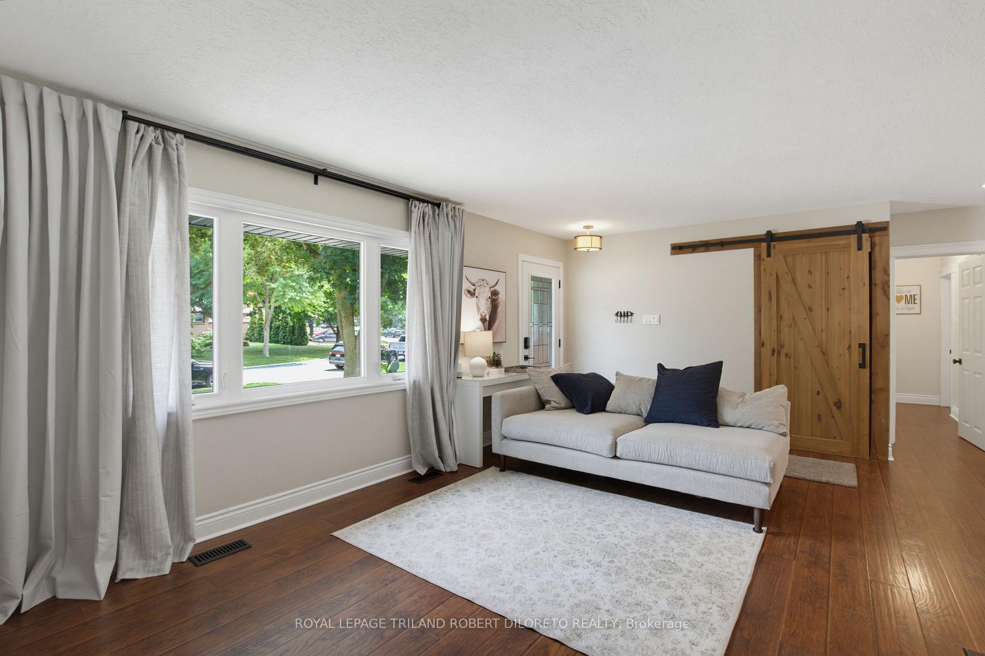 Photo 8 of 9 Strathcona Drive, London, East O — HOMEH
