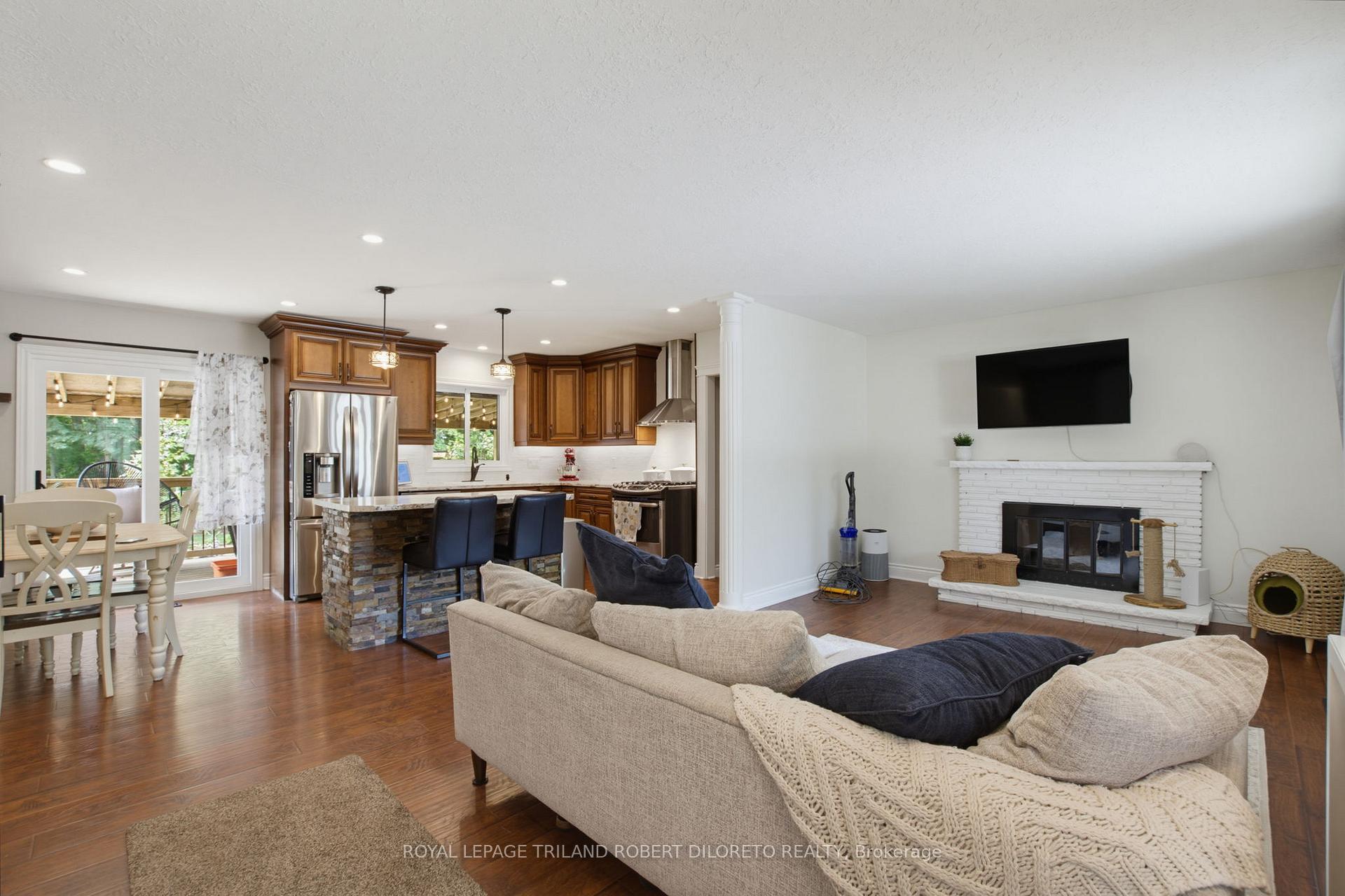 Photo 9 of 9 Strathcona Drive, London, East O — HOMEH