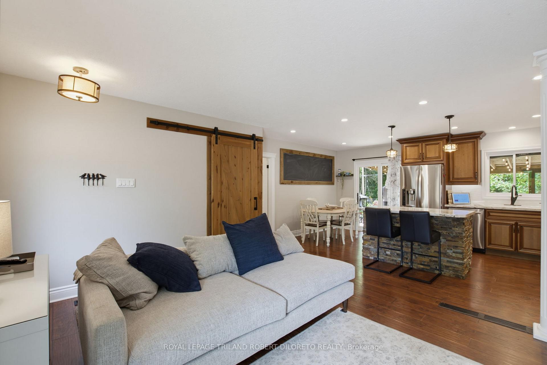 Photo 10 of 9 Strathcona Drive, London, East O — HOMEH