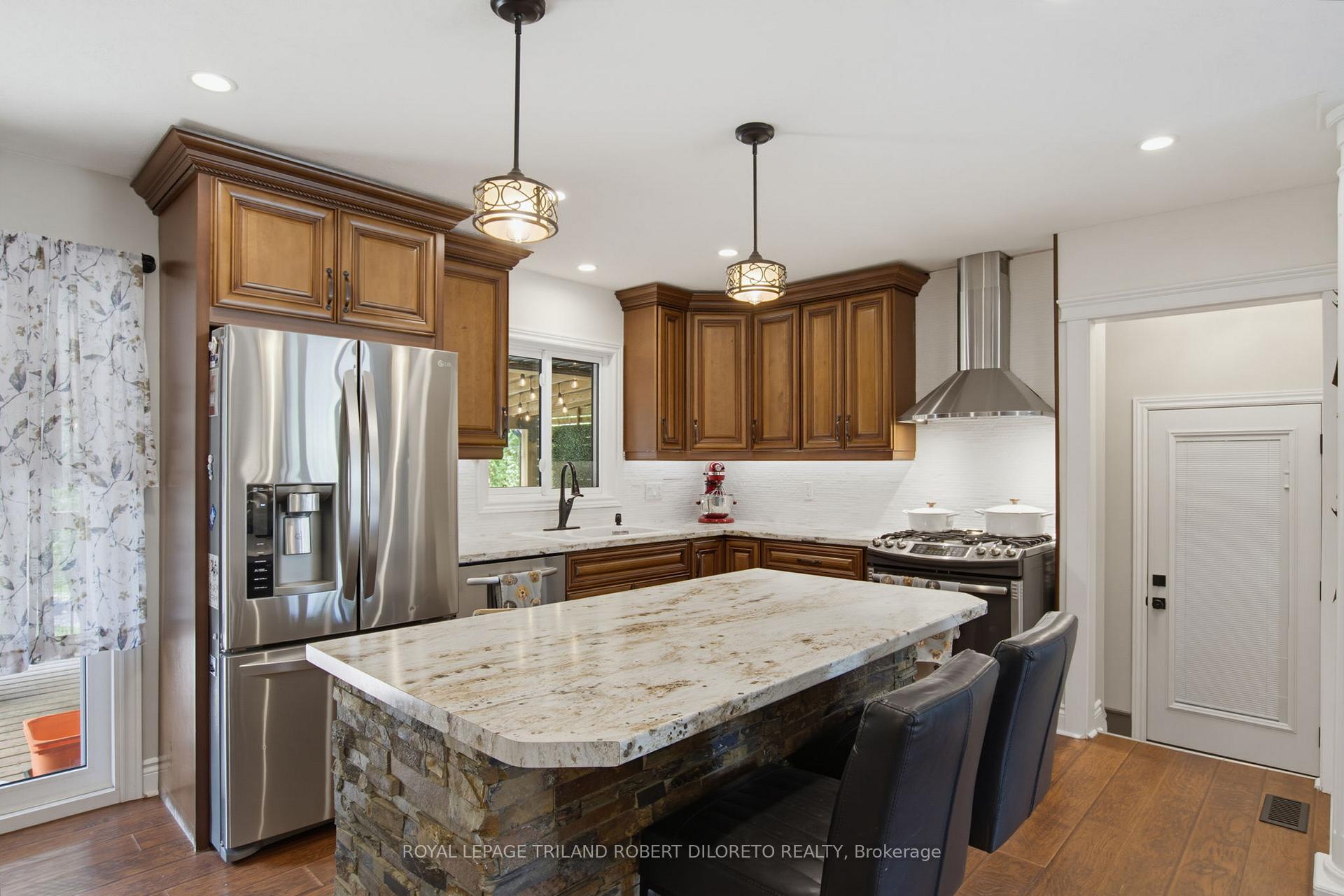 Photo 13 of 9 Strathcona Drive, London, East O — HOMEH