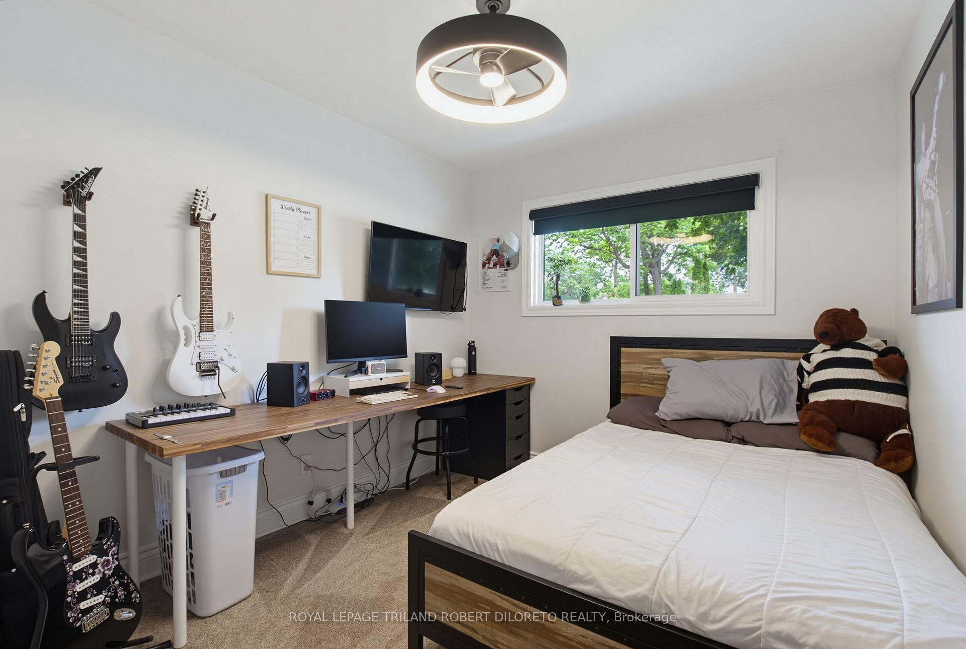 Photo 23 of 9 Strathcona Drive, London, East O — HOMEH