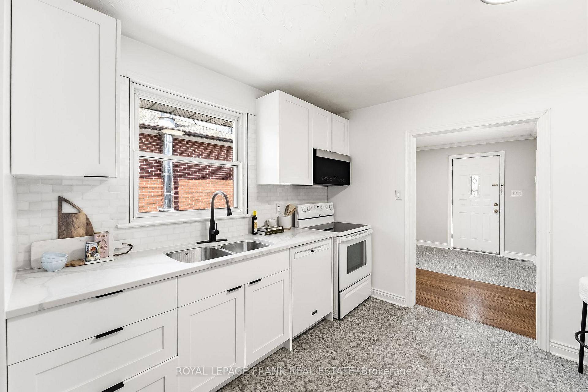 Photo 11 of 1212 Valley Drive, Oshawa, Lakeview — HOMEH