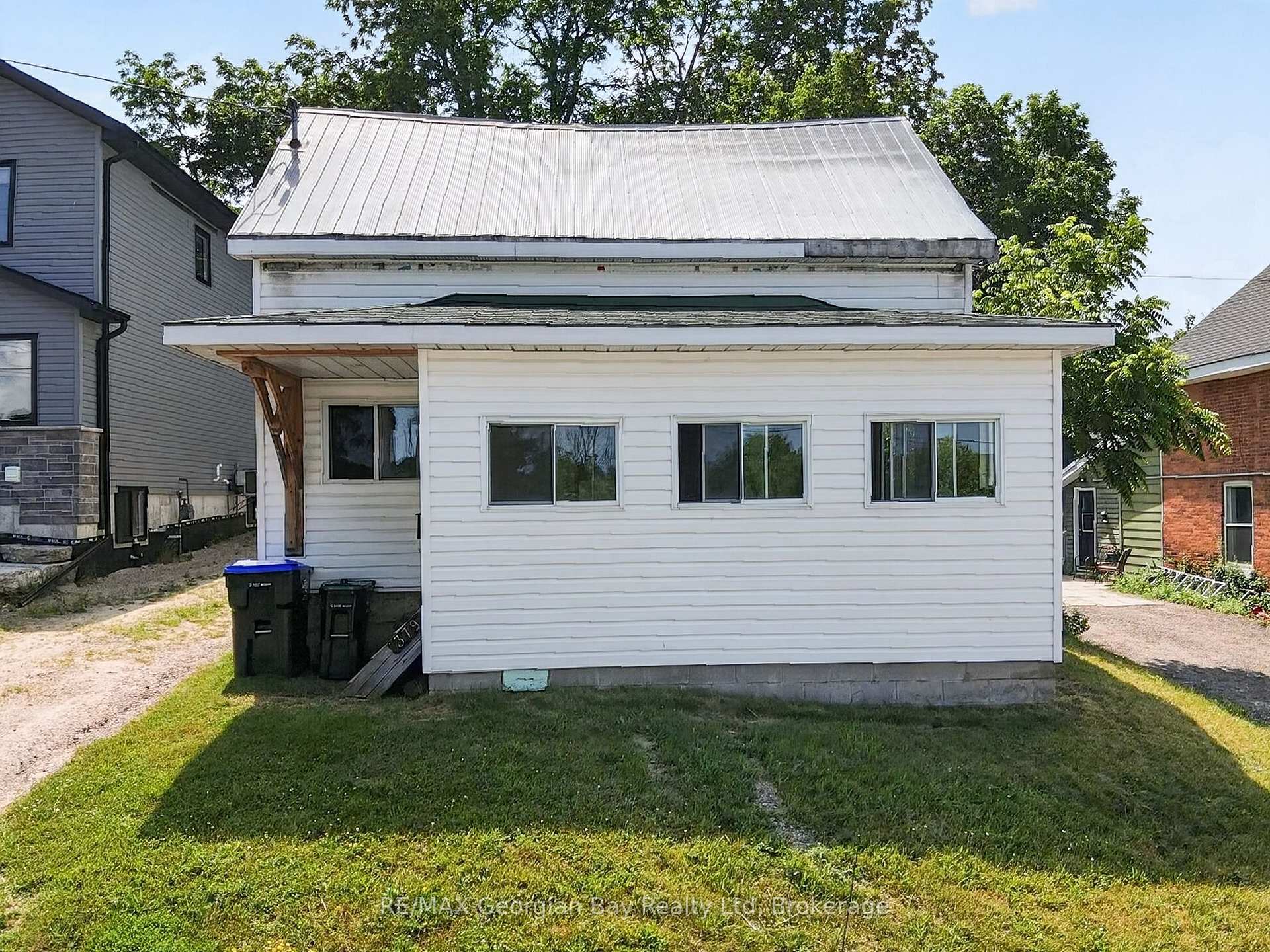 Photo 2 of 379 Gloucester Street, Midland — HOMEH