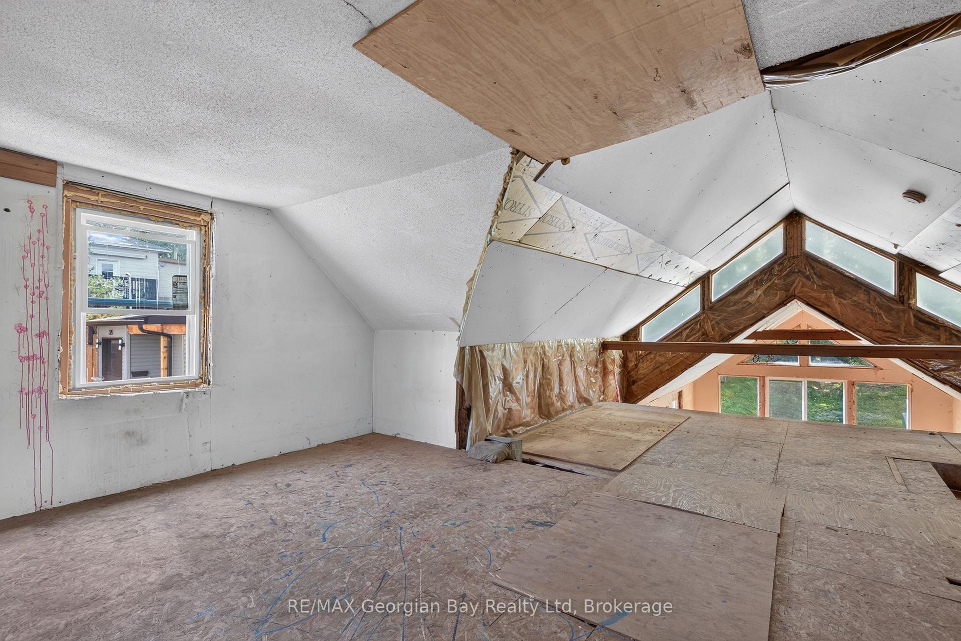 Photo 15 of 379 Gloucester Street, Midland — HOMEH