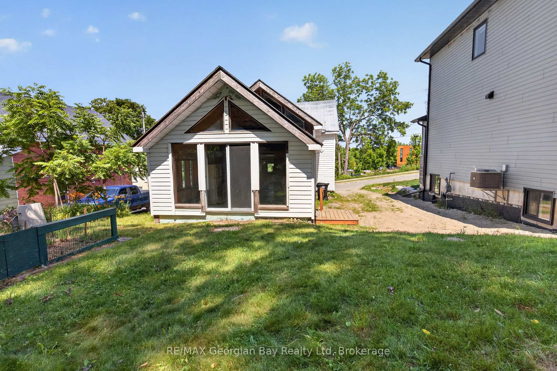 Photo 19 of 379 Gloucester Street, Midland — HOMEH