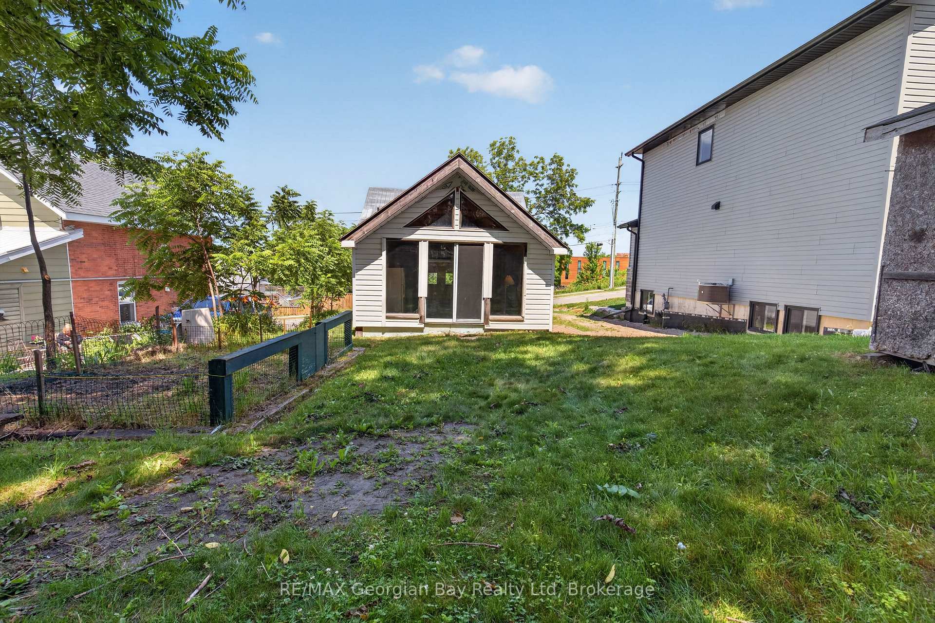 Photo 20 of 379 Gloucester Street, Midland — HOMEH