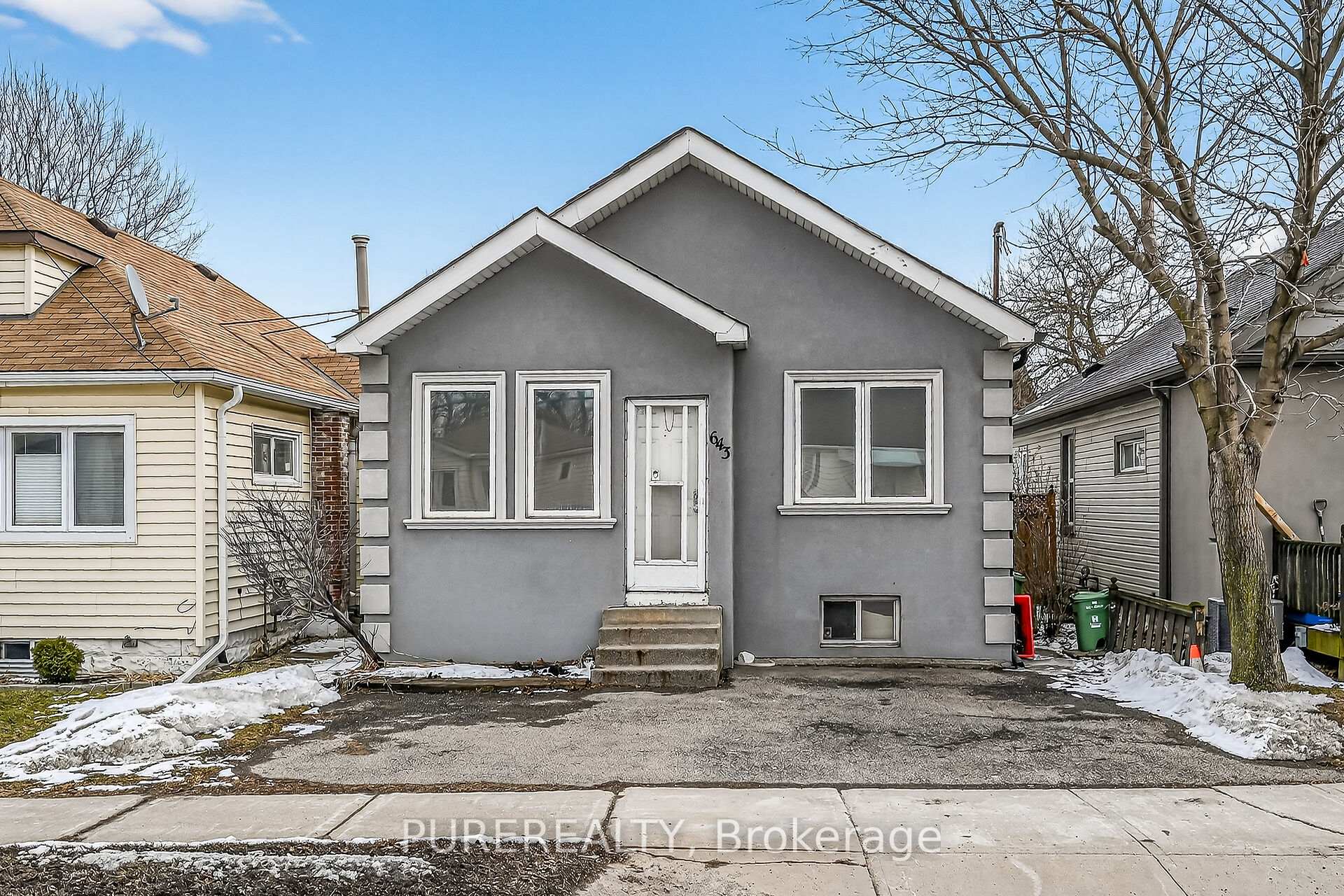 Front of 643 Upper Wellington Street