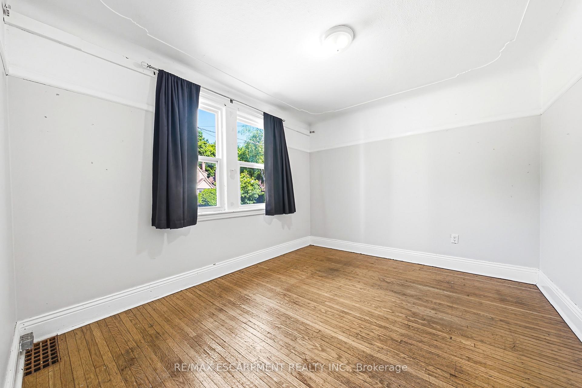 Photo 11 of 184 Arkell Street, Hamilton, Westdale — HOMEH