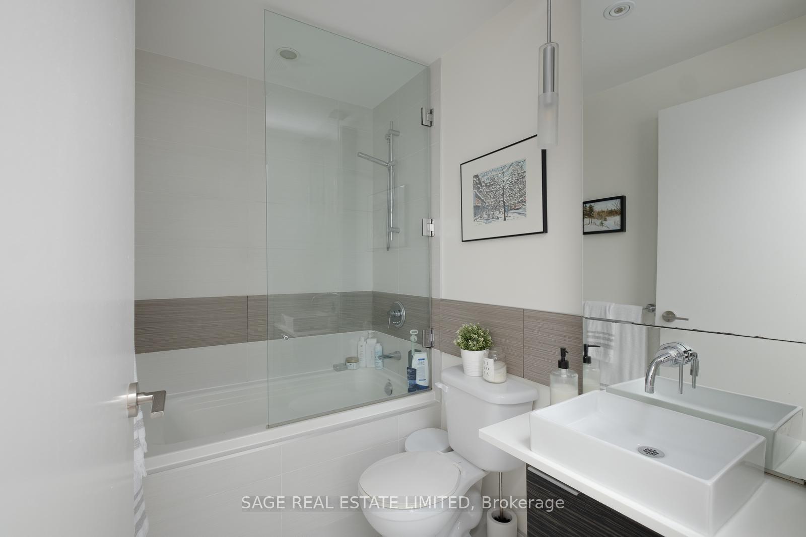 Photo 15 of Unit 902, 8 Charlotte Street, Toronto, Waterfront Communities — HOMEH