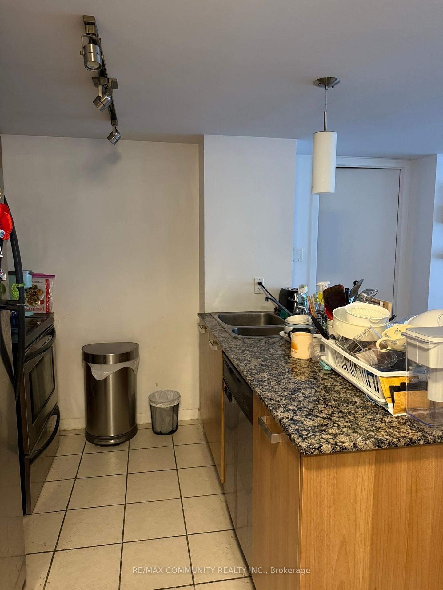 Photo 2 of Unit 1209, 37 Grosvenor Street, Toronto, Bay Street Corridor — HOMEH