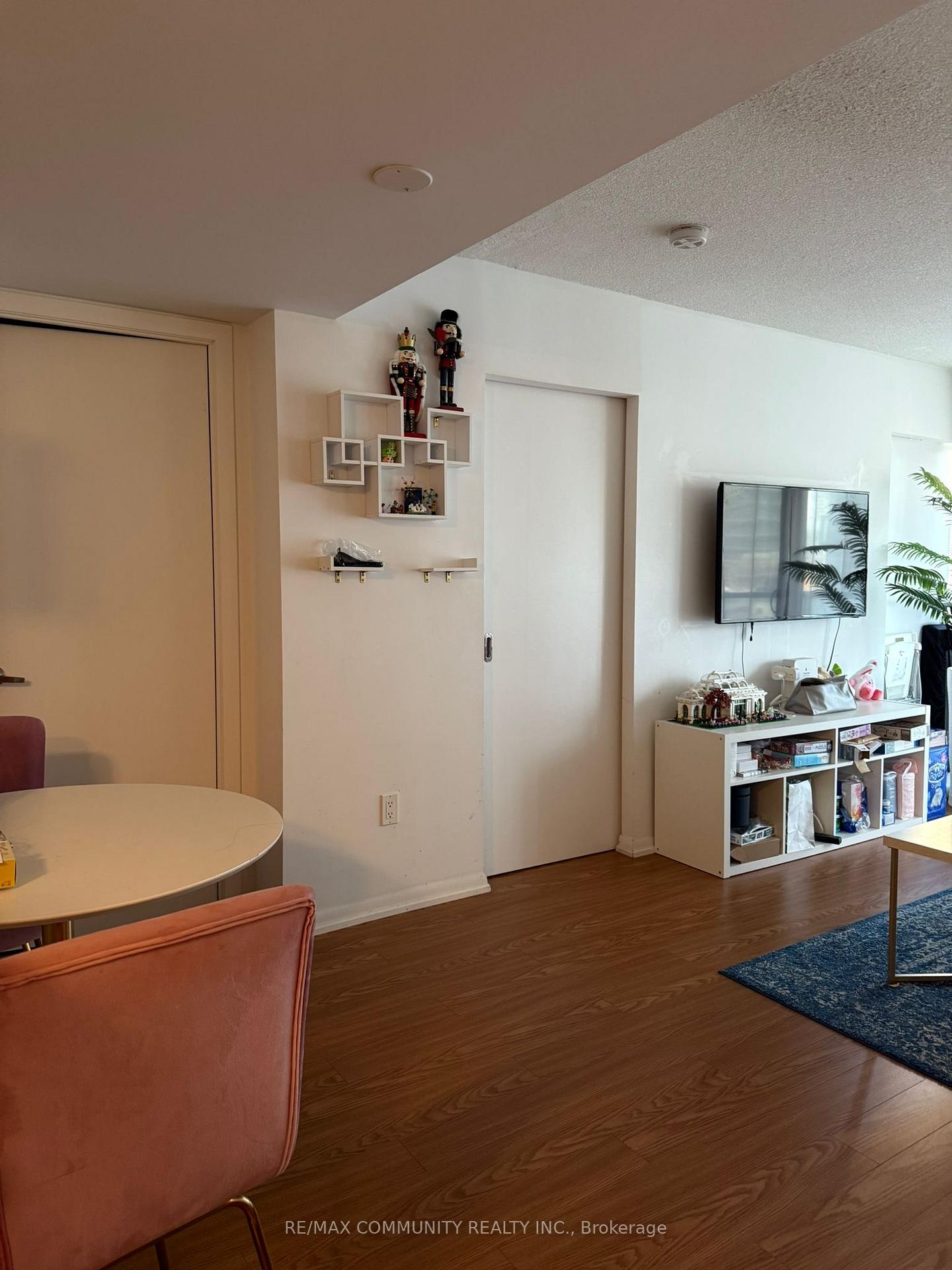 Photo 3 of Unit 1209, 37 Grosvenor Street, Toronto, Bay Street Corridor — HOMEH