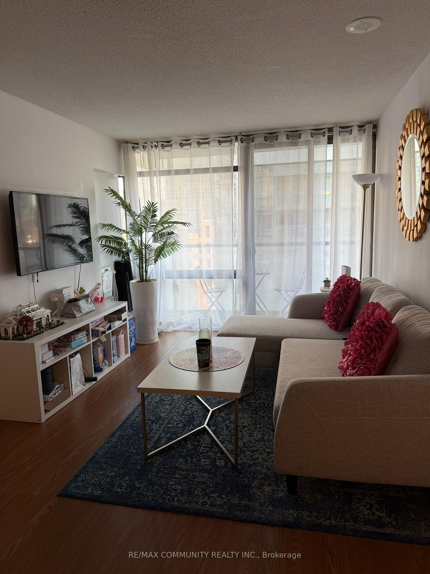Photo 4 of Unit 1209, 37 Grosvenor Street, Toronto, Bay Street Corridor — HOMEH