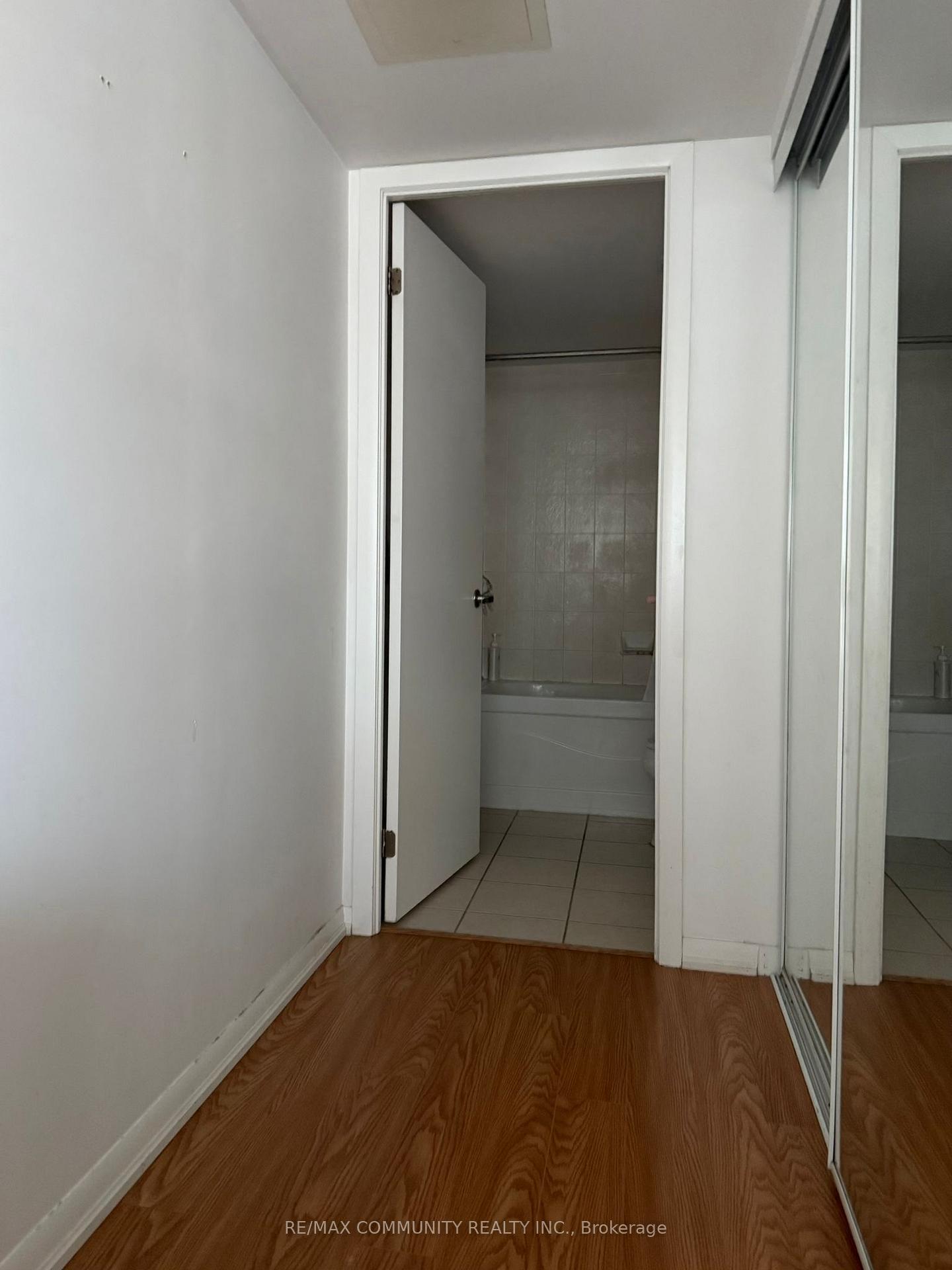 Photo 7 of Unit 1209, 37 Grosvenor Street, Toronto, Bay Street Corridor — HOMEH