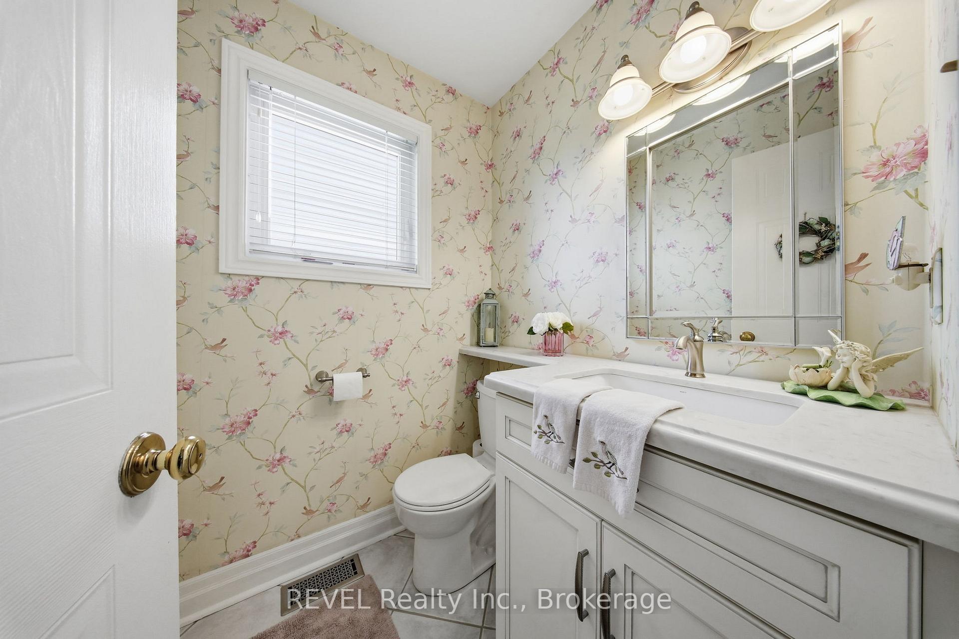 Photo 7 of 29 Stratton Crescent, Whitby, Rolling Acres — HOMEH