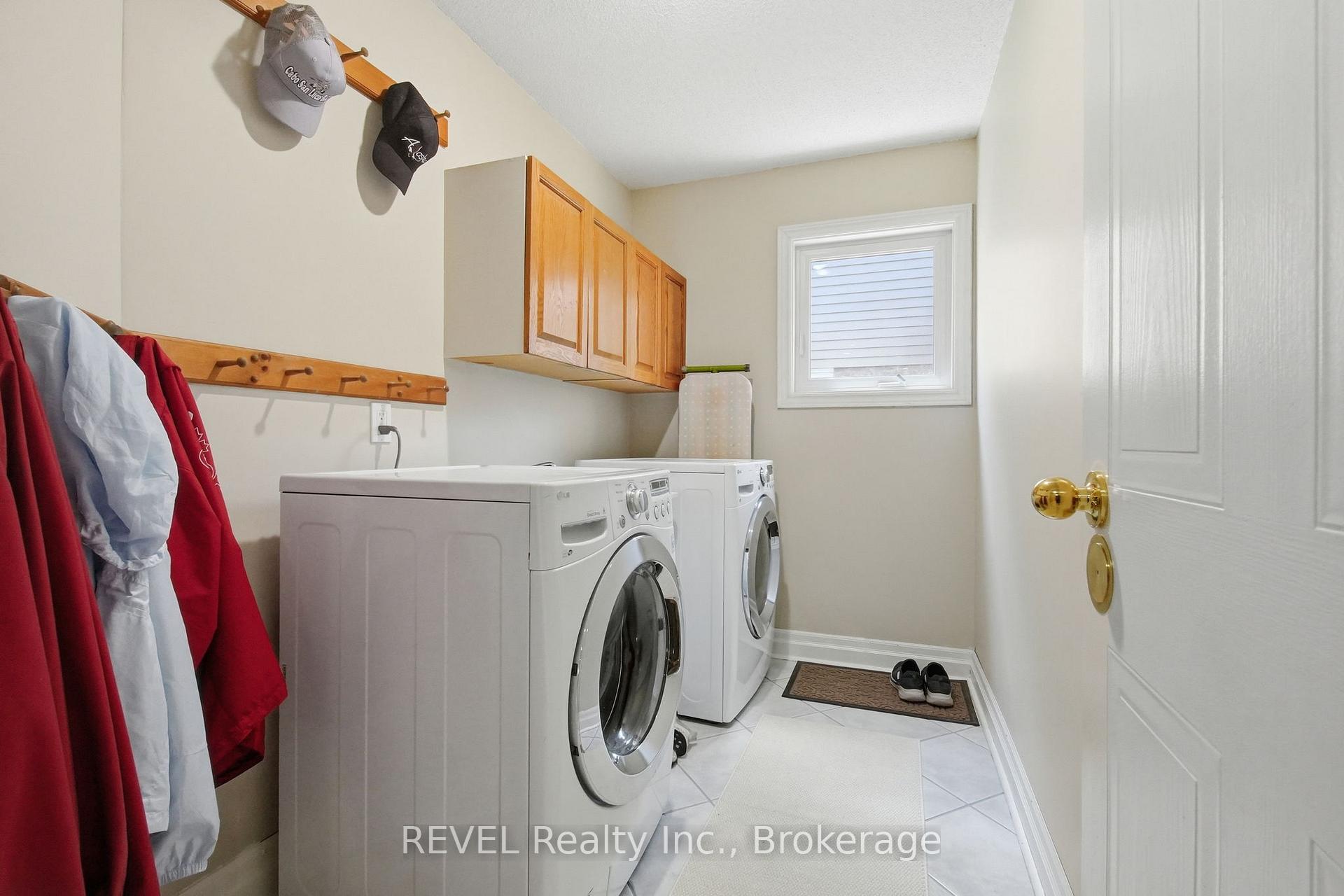 Photo 8 of 29 Stratton Crescent, Whitby, Rolling Acres — HOMEH