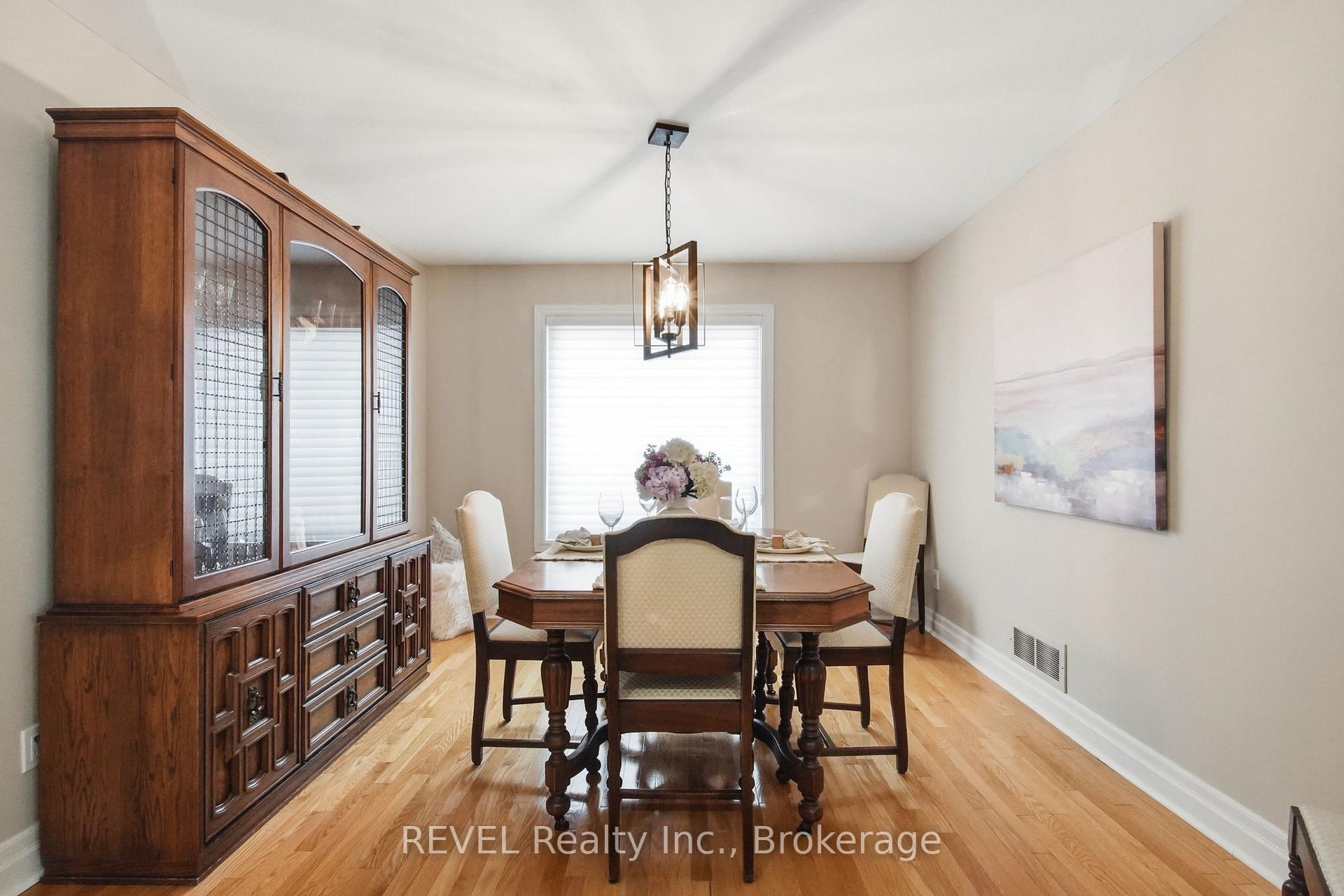 Photo 9 of 29 Stratton Crescent, Whitby, Rolling Acres — HOMEH