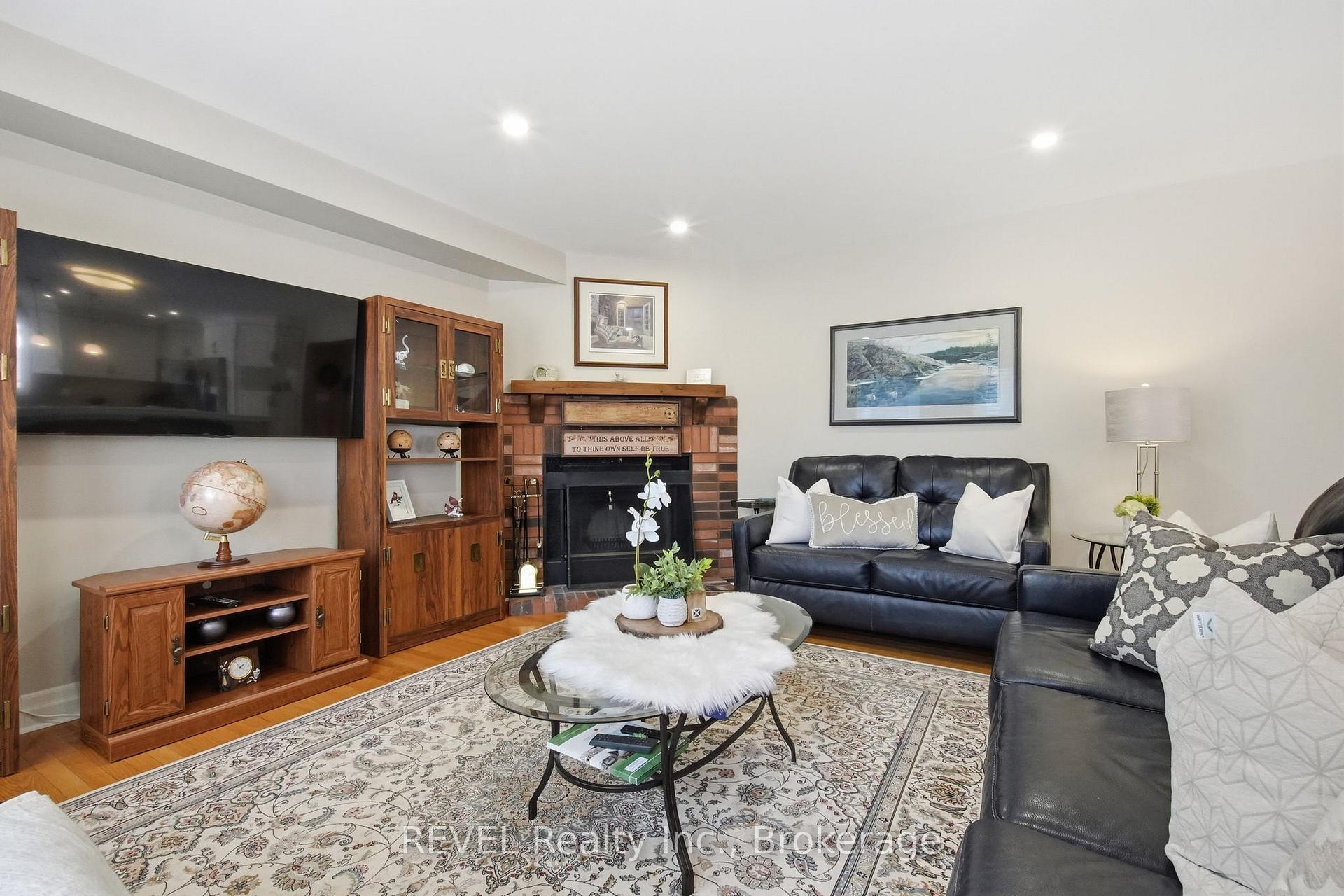 Photo 13 of 29 Stratton Crescent, Whitby, Rolling Acres — HOMEH