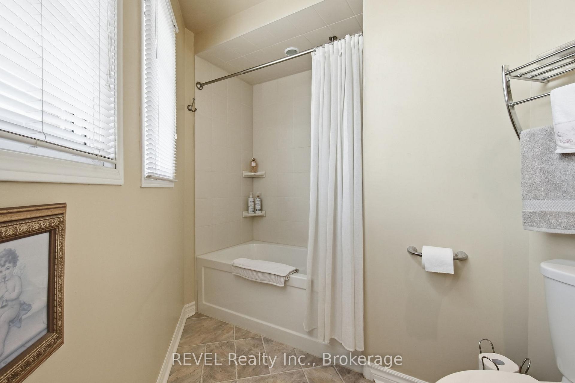 Photo 33 of 29 Stratton Crescent, Whitby, Rolling Acres — HOMEH