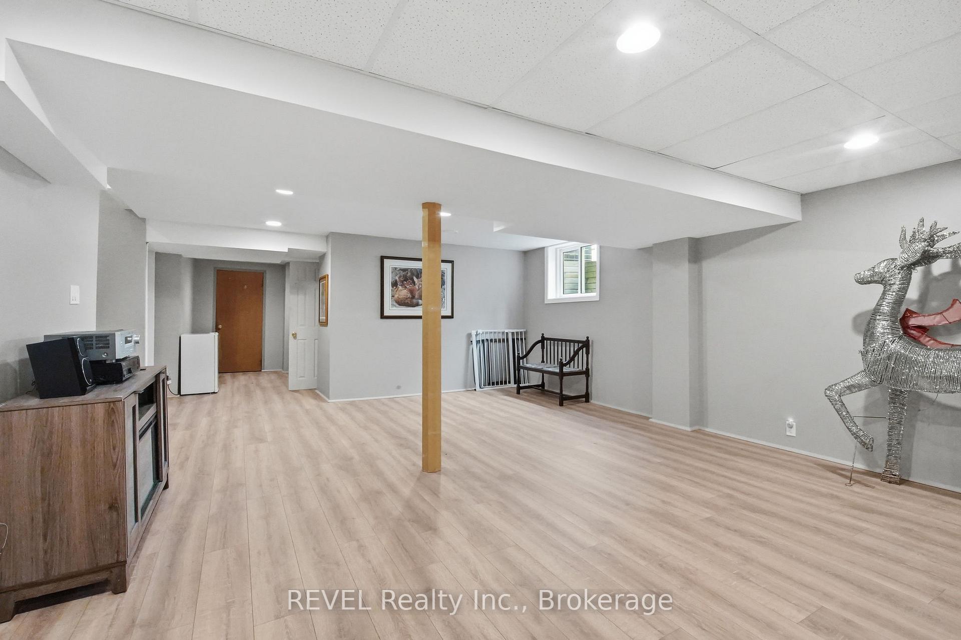 Photo 38 of 29 Stratton Crescent, Whitby, Rolling Acres — HOMEH