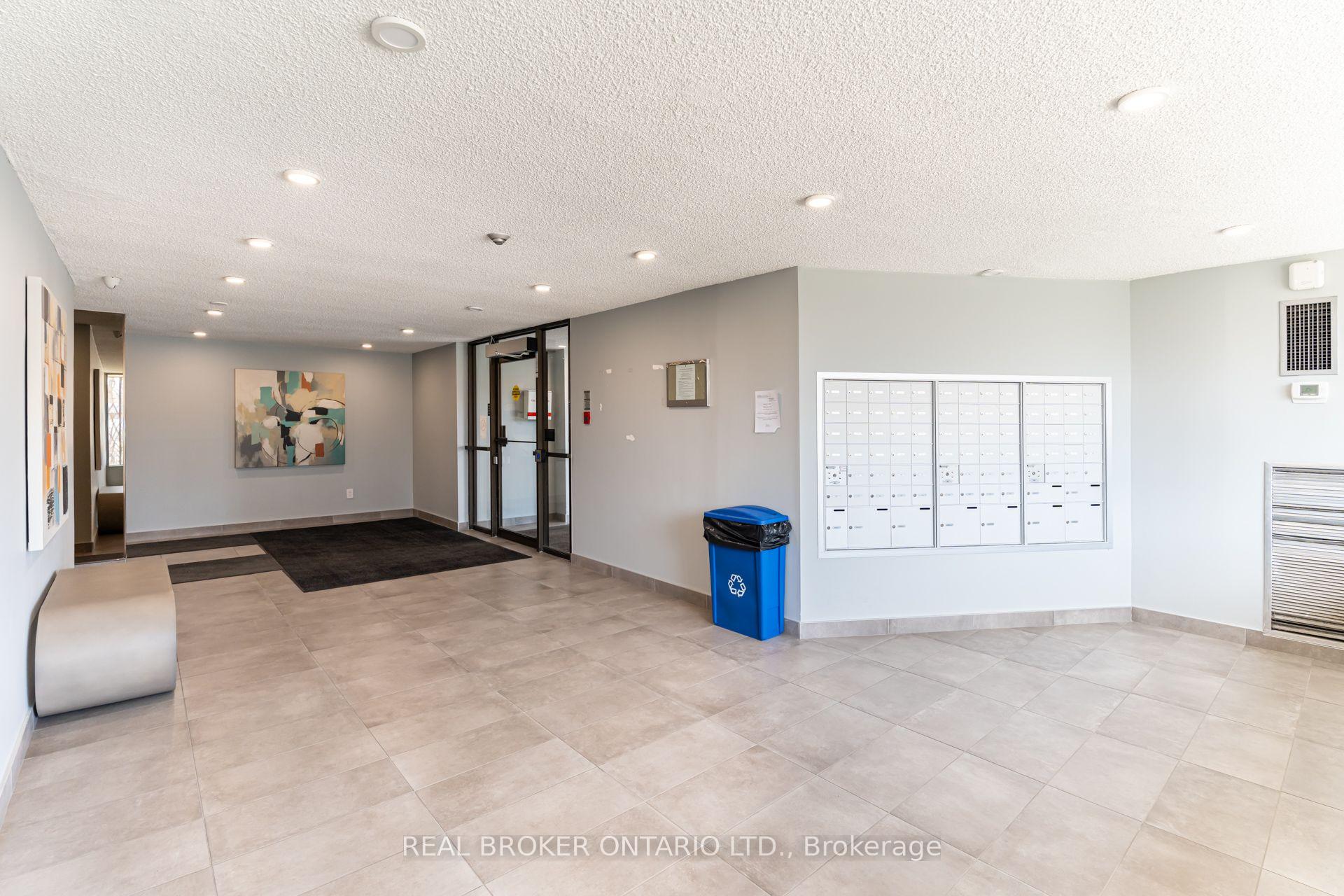 Photo 3 of Unit 402, 4060 Lawrence Avenue E, Scarborough, West Hill — HOMEH