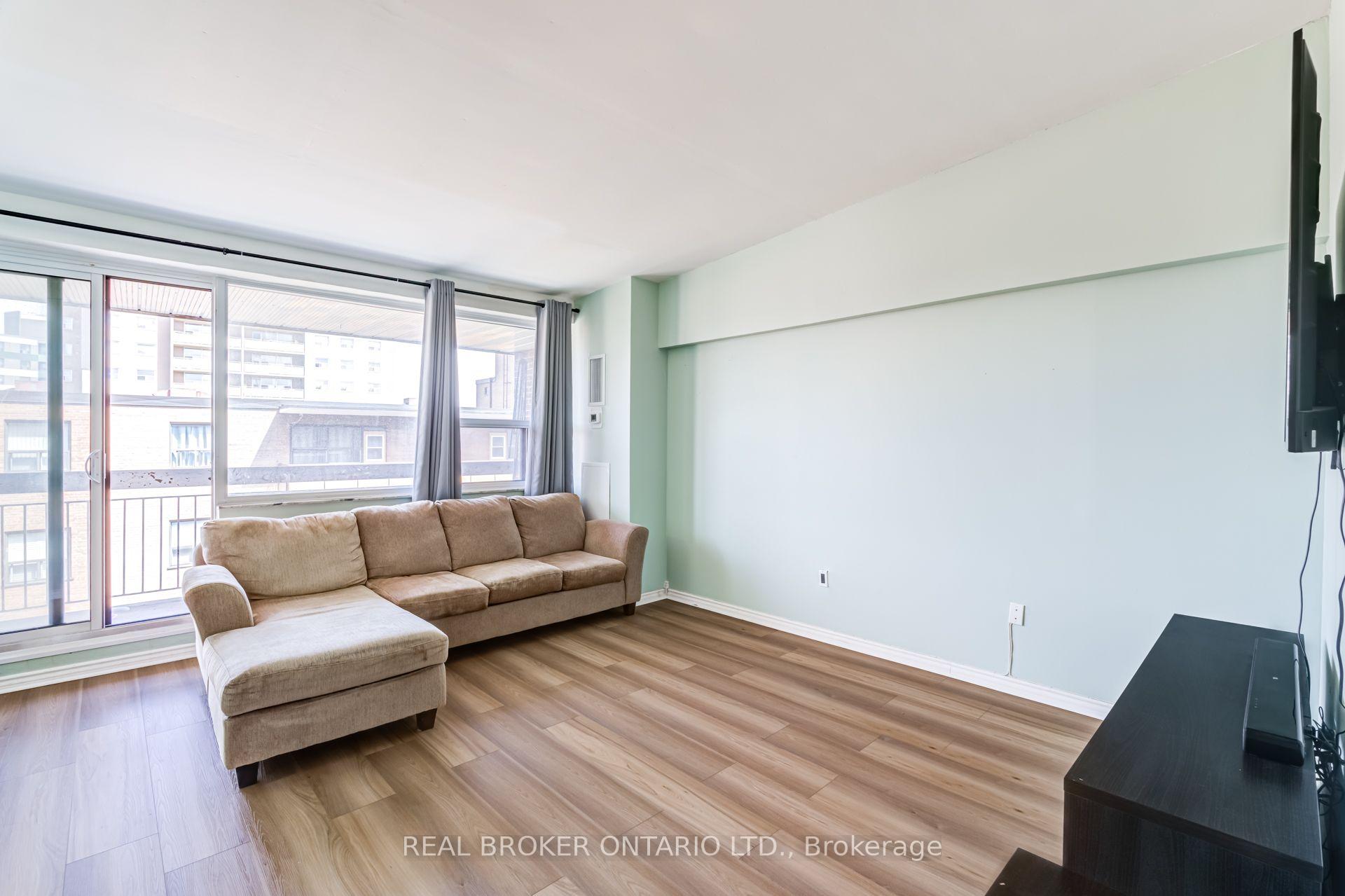 Photo 6 of Unit 402, 4060 Lawrence Avenue E, Scarborough, West Hill — HOMEH