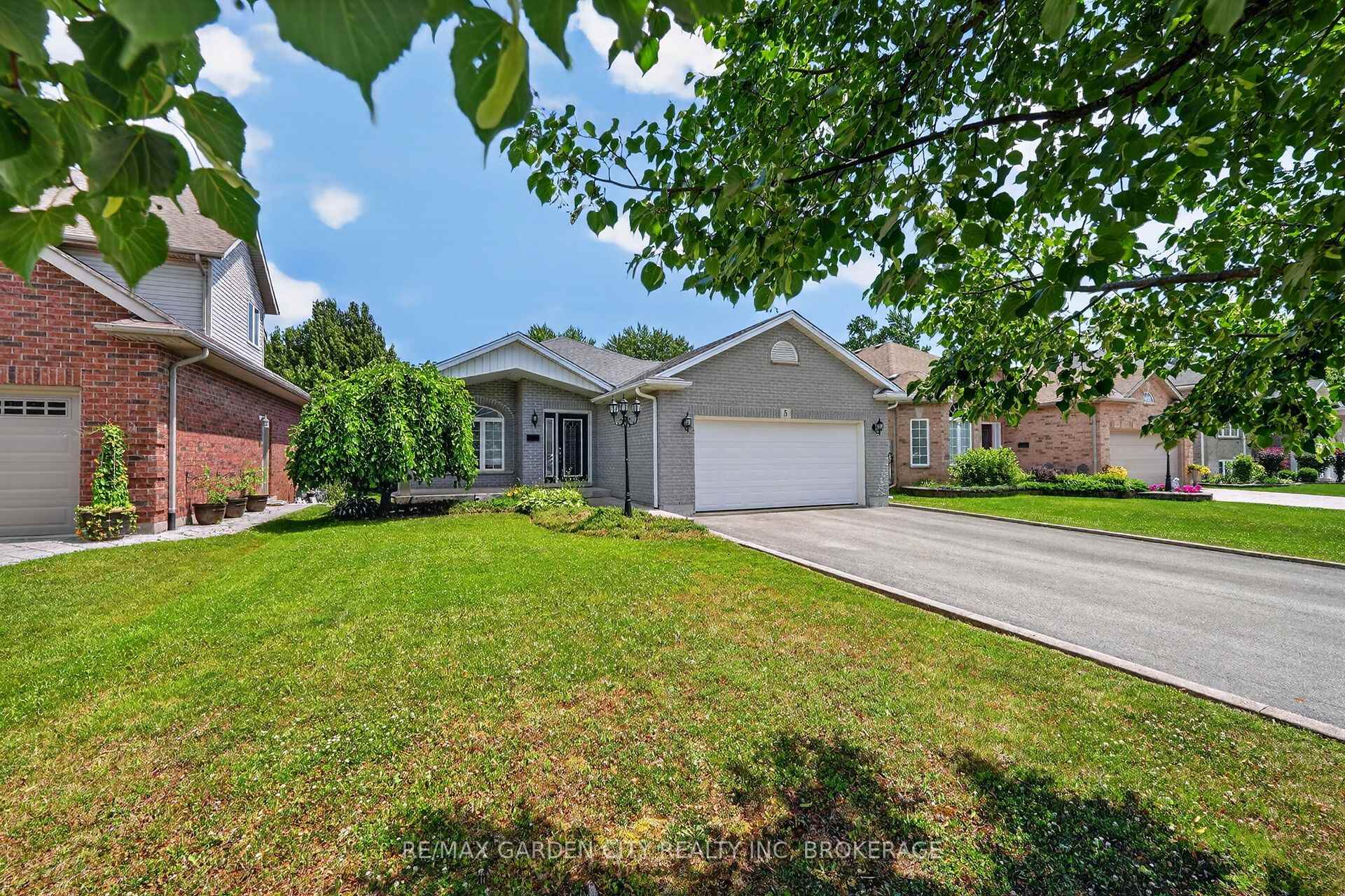 Photo 1 of 5 Green Pointe Drive, Welland, N. Welland — HOMEH