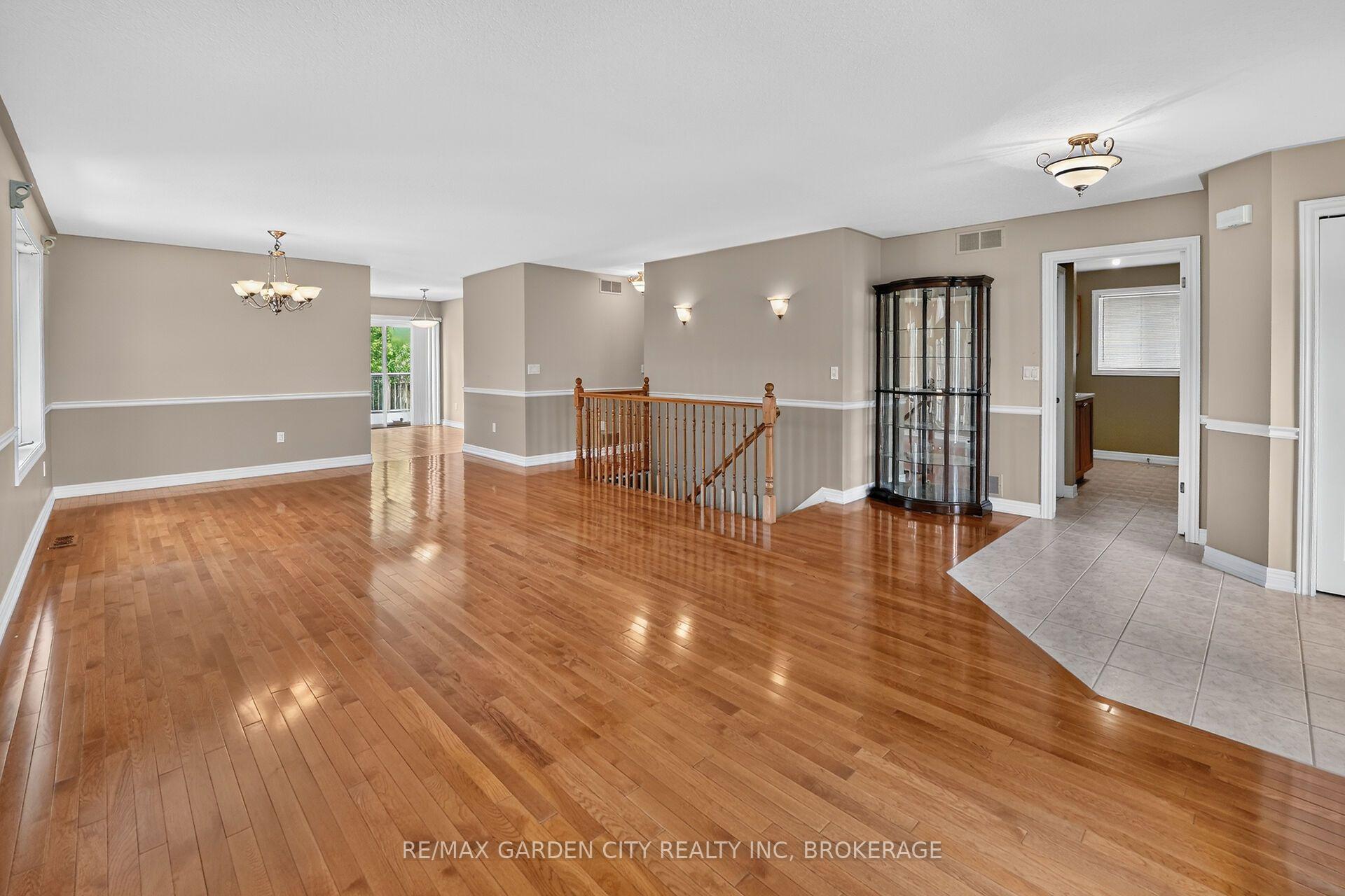 Photo 6 of 5 Green Pointe Drive, Welland, N. Welland — HOMEH