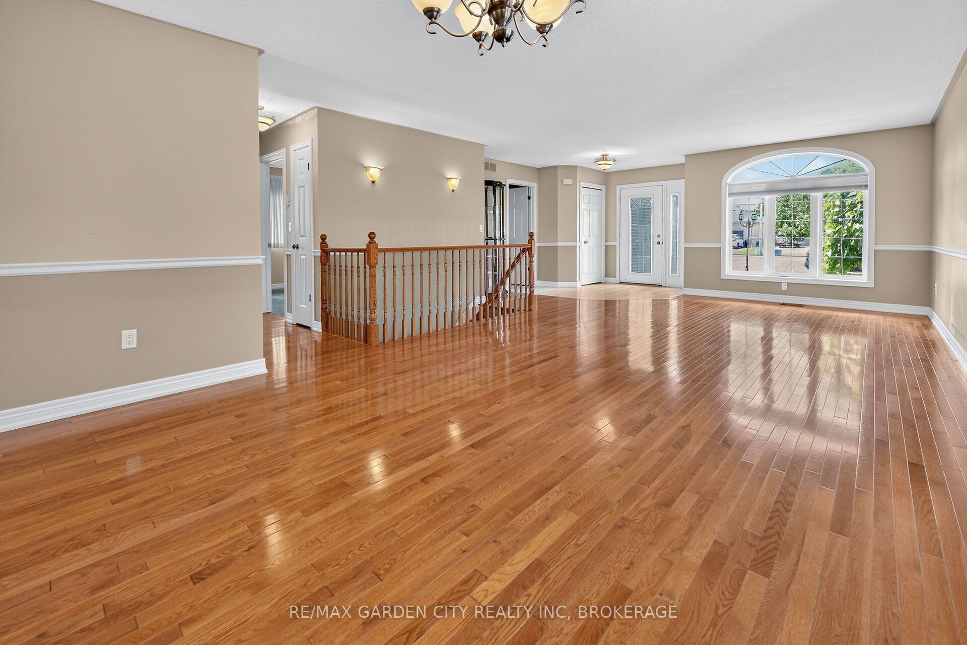 Photo 7 of 5 Green Pointe Drive, Welland, N. Welland — HOMEH