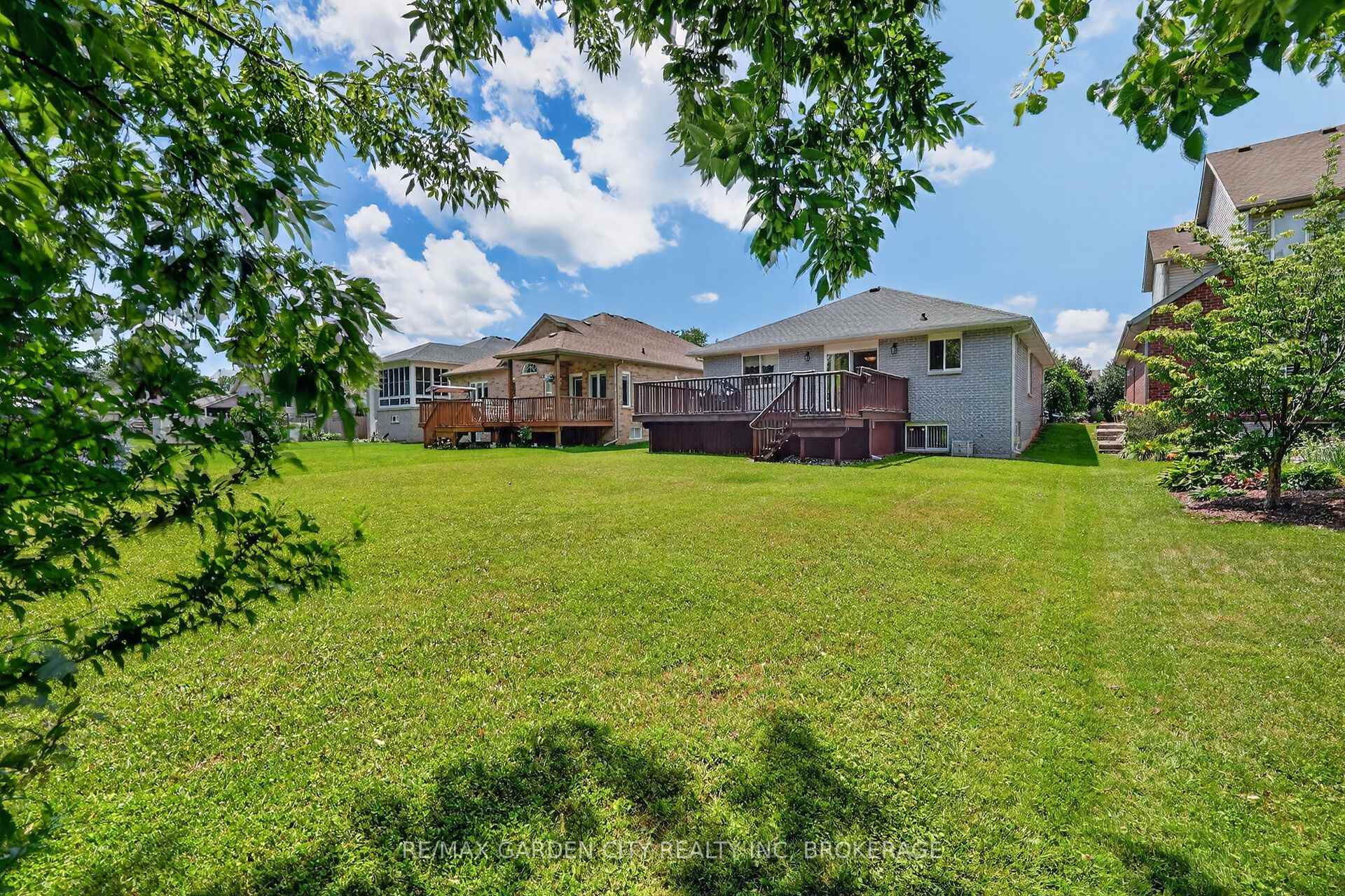 Photo 31 of 5 Green Pointe Drive, Welland, N. Welland — HOMEH