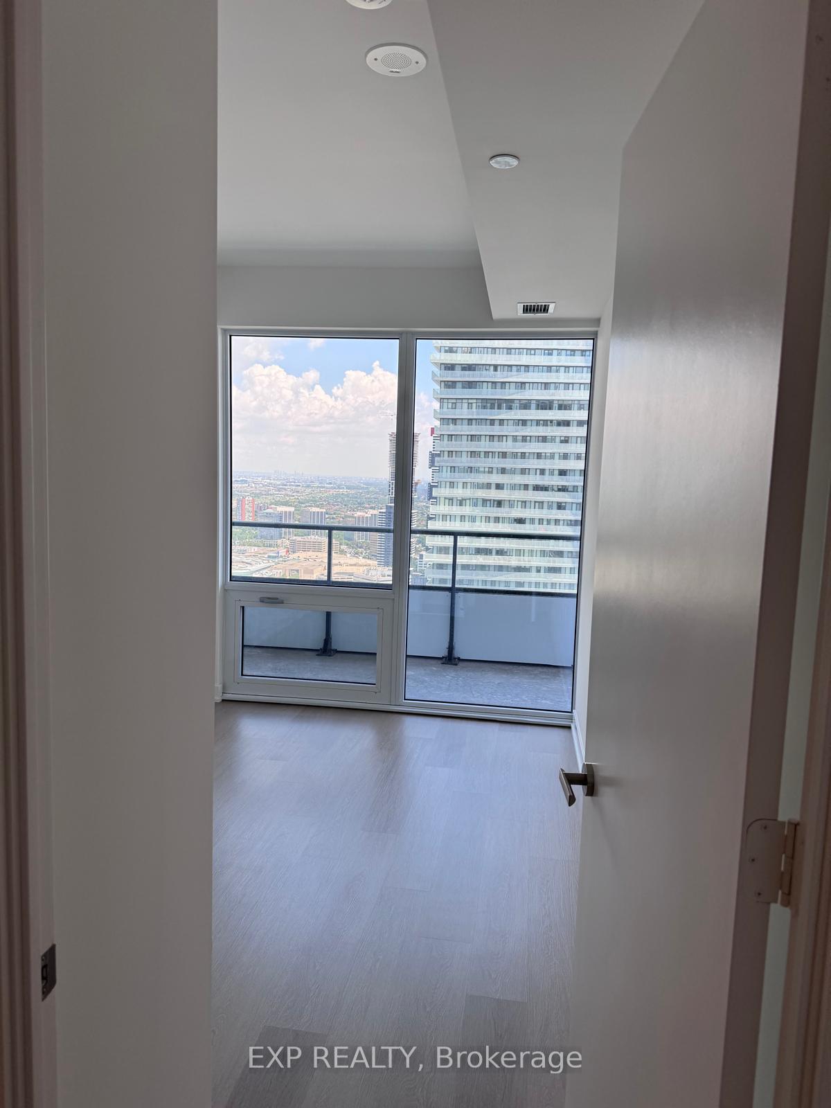 Photo 7 of Unit 4607, 448 Burnhamthorpe Road W, Mississauga, City Centre — HOMEH