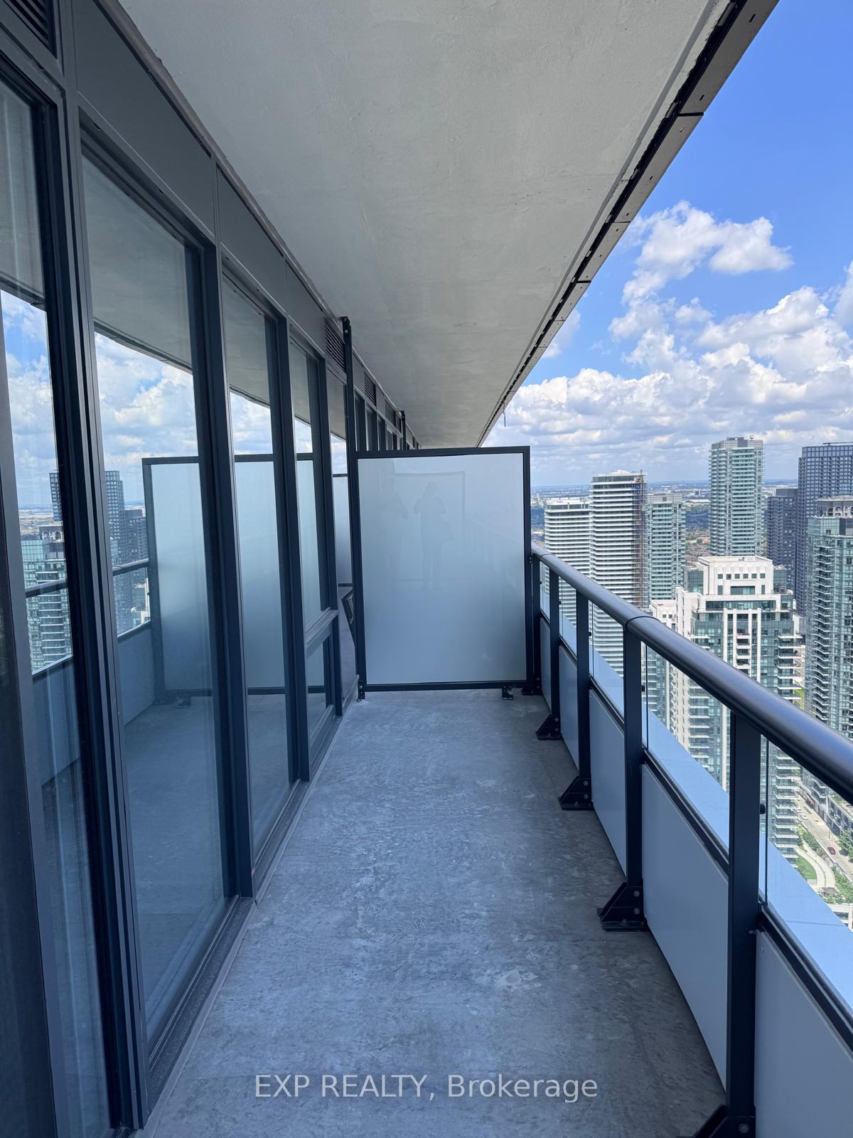 Photo 8 of Unit 4607, 448 Burnhamthorpe Road W, Mississauga, City Centre — HOMEH