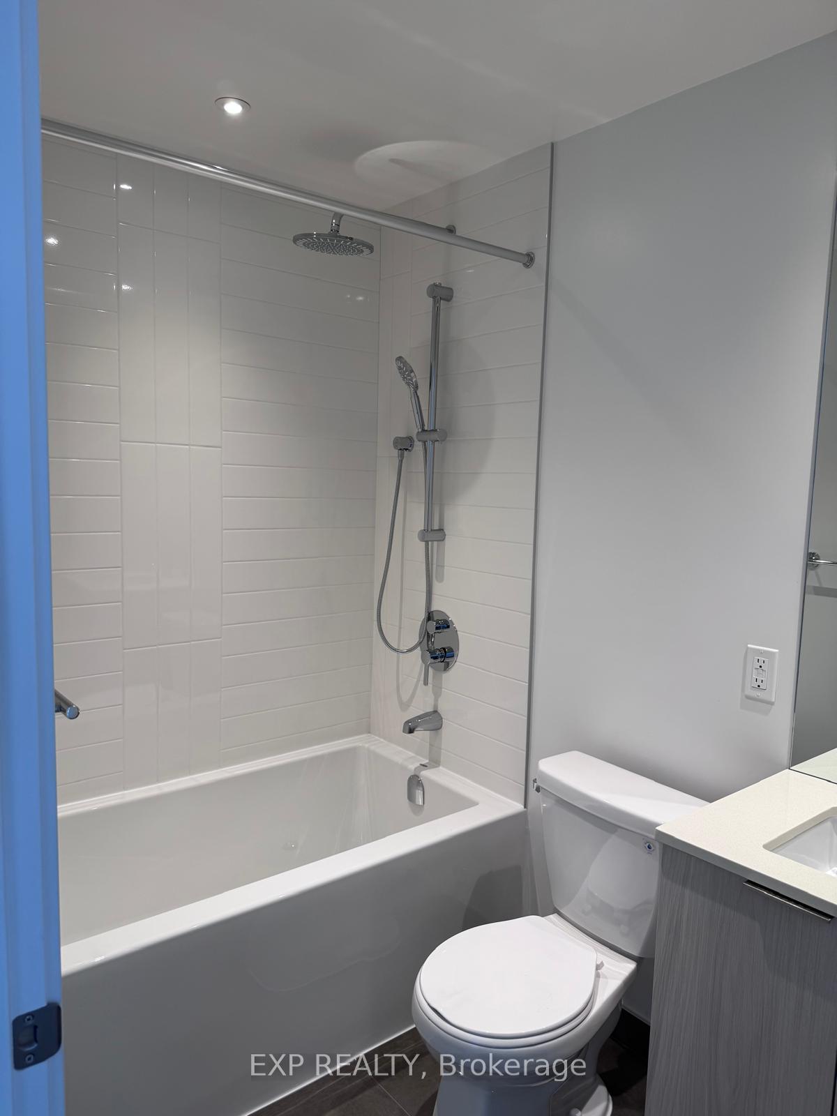 Photo 10 of Unit 4607, 448 Burnhamthorpe Road W, Mississauga, City Centre — HOMEH