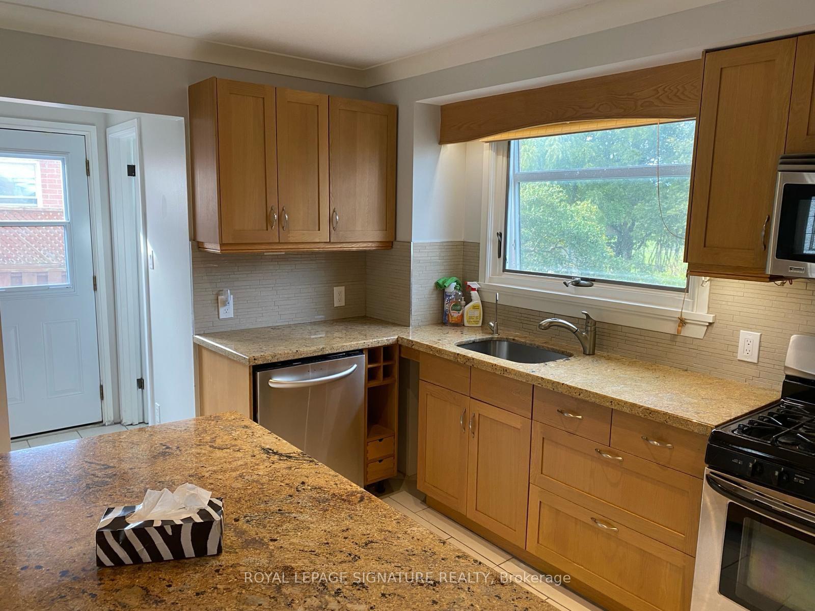 Photo 9 of 459 Dixon Boulevard, Newmarket, Central Newmarket — HOMEH