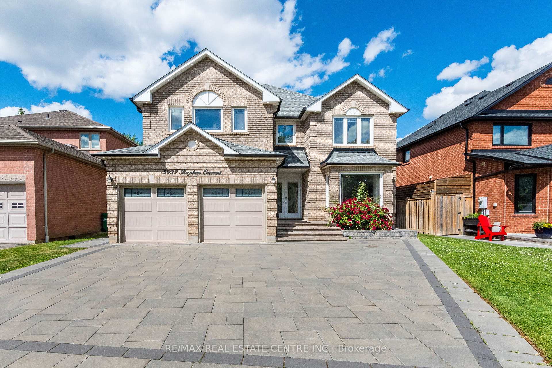 Photo 2 of 5937 Rayshaw Crescent, Mississauga, Streetsville — HOMEH
