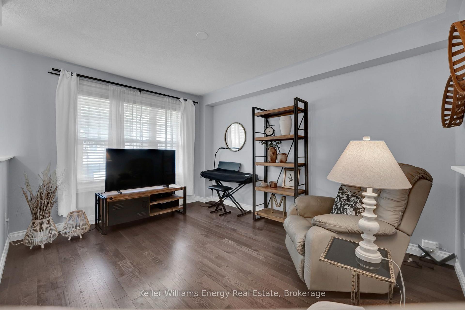 Photo 4 of 1502 Clearbrook Drive, Oshawa, Taunton — HOMEH