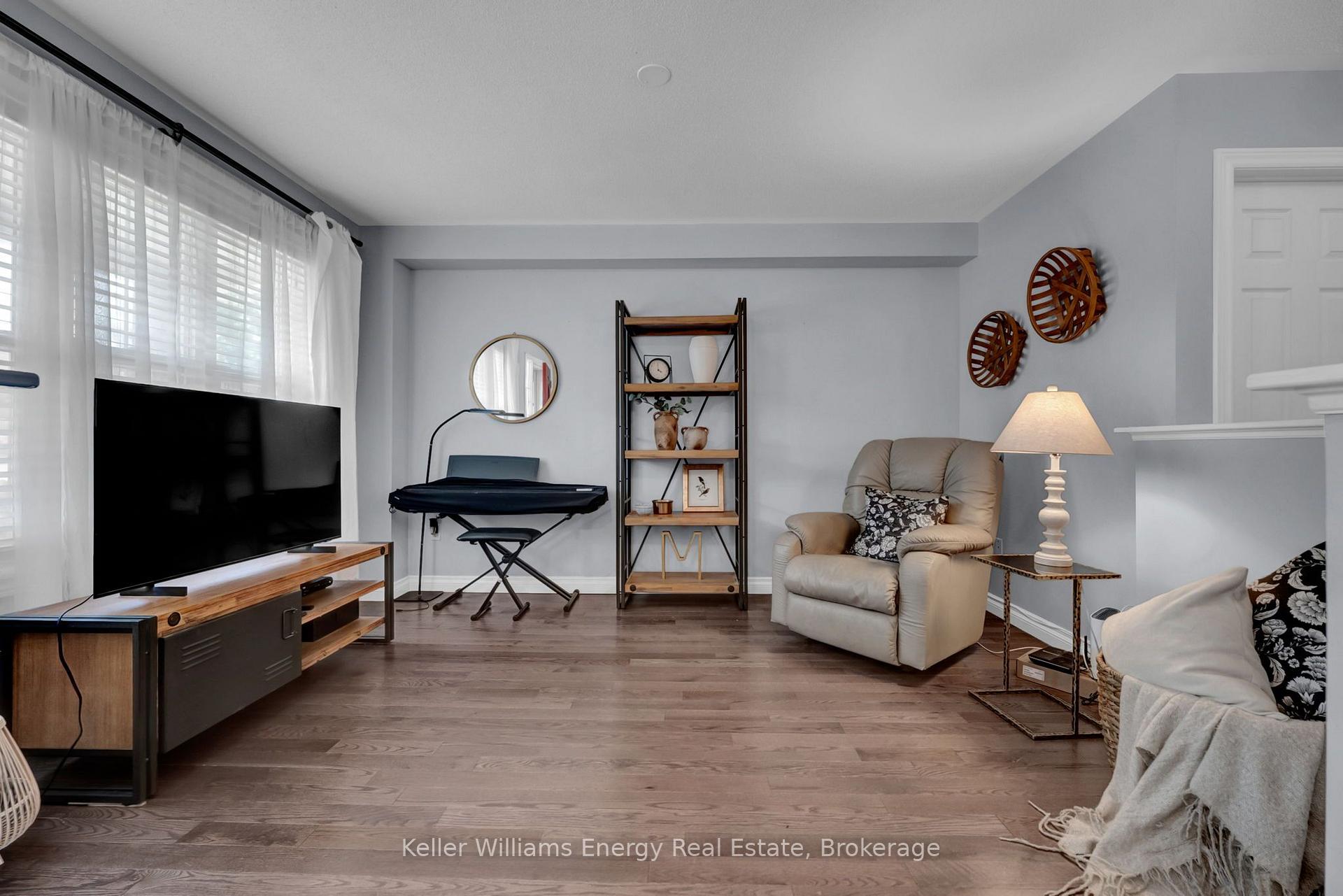 Photo 5 of 1502 Clearbrook Drive, Oshawa, Taunton — HOMEH