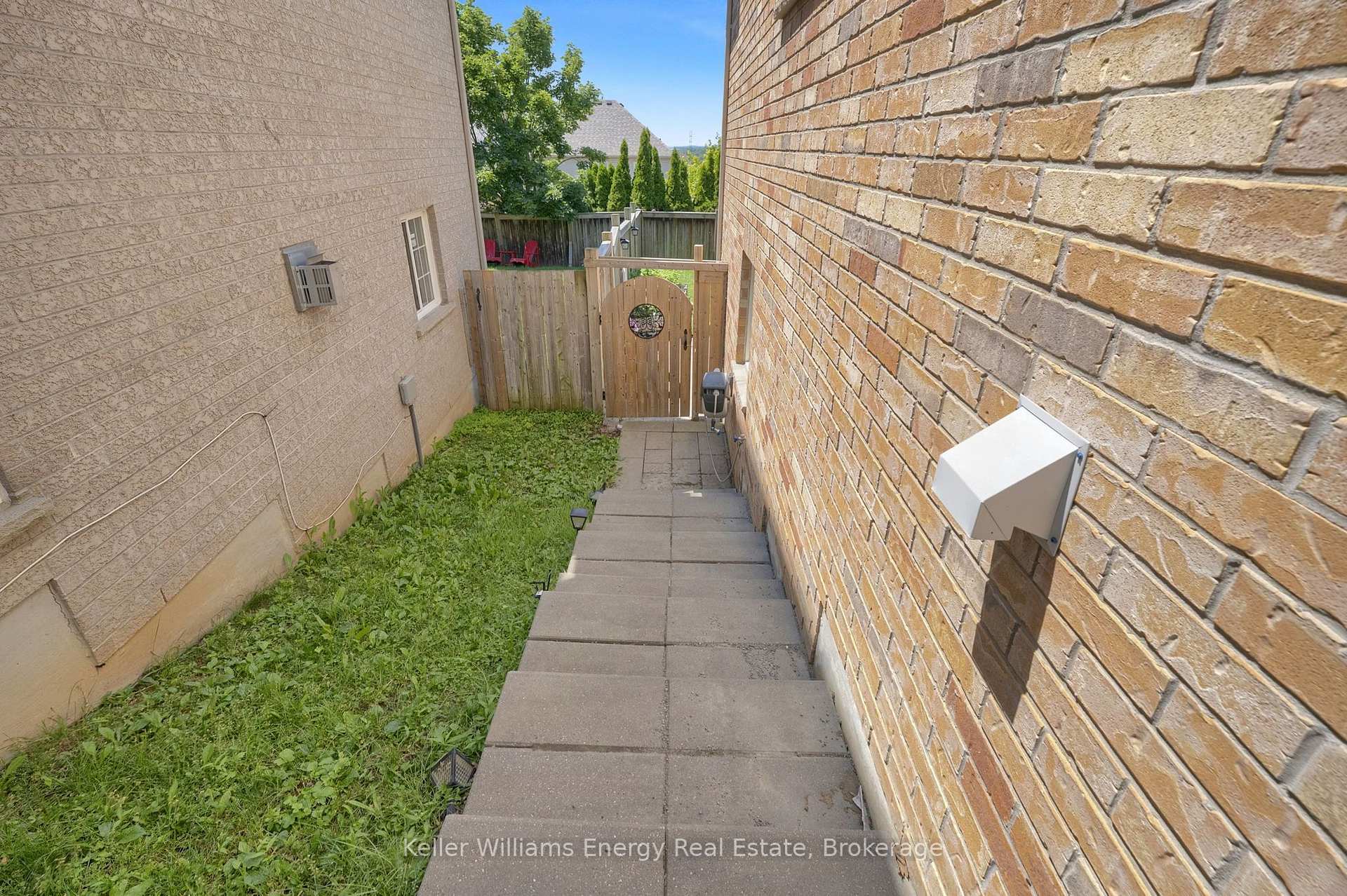 Photo 35 of 1502 Clearbrook Drive, Oshawa, Taunton — HOMEH