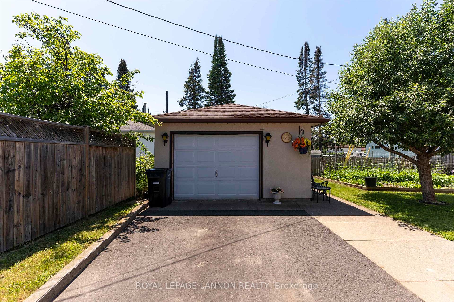 Photo 3 of 402 Victoria Ave W, Thunder Bay, Edgewater Park — HOMEH