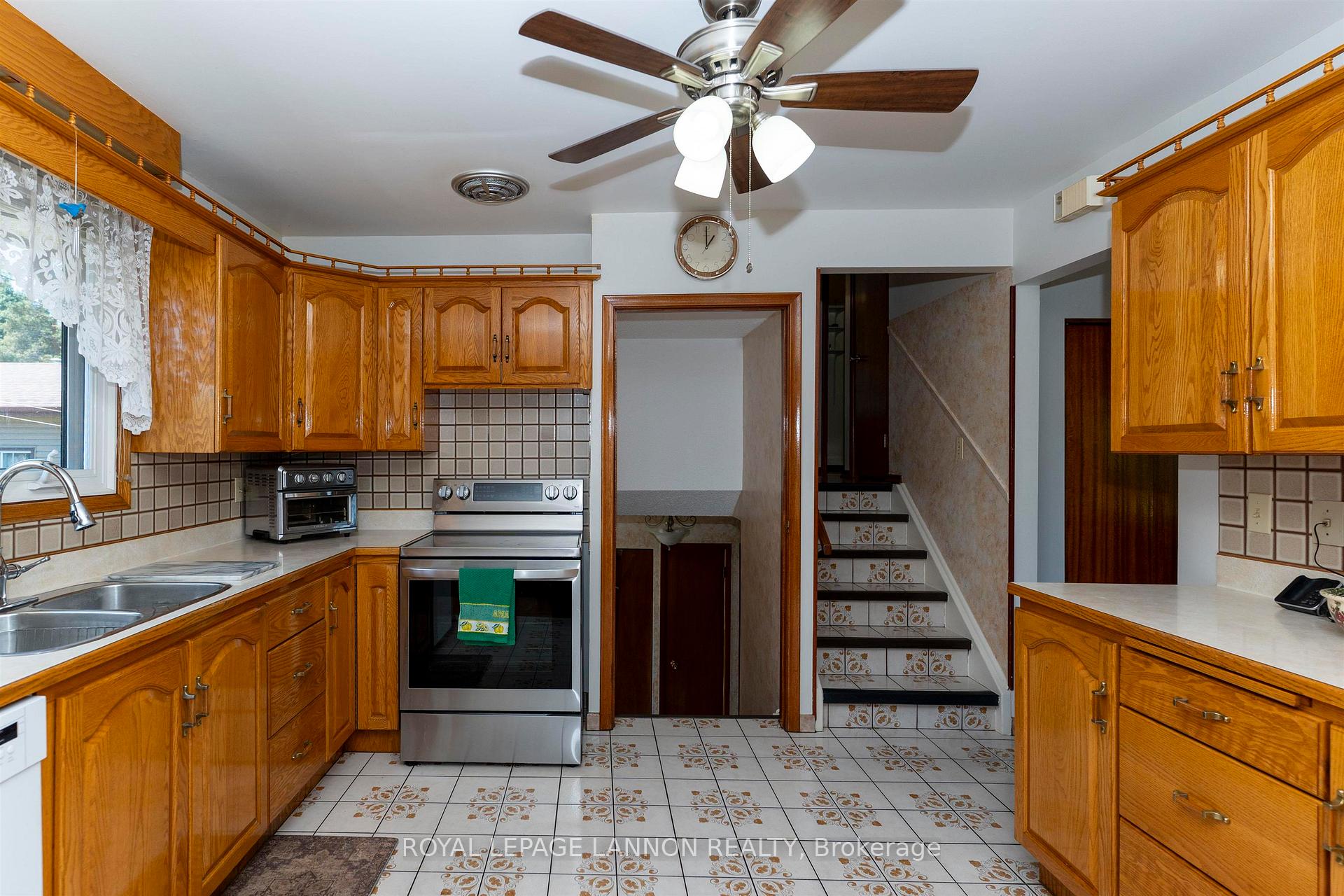 Photo 4 of 402 Victoria Ave W, Thunder Bay, Edgewater Park — HOMEH