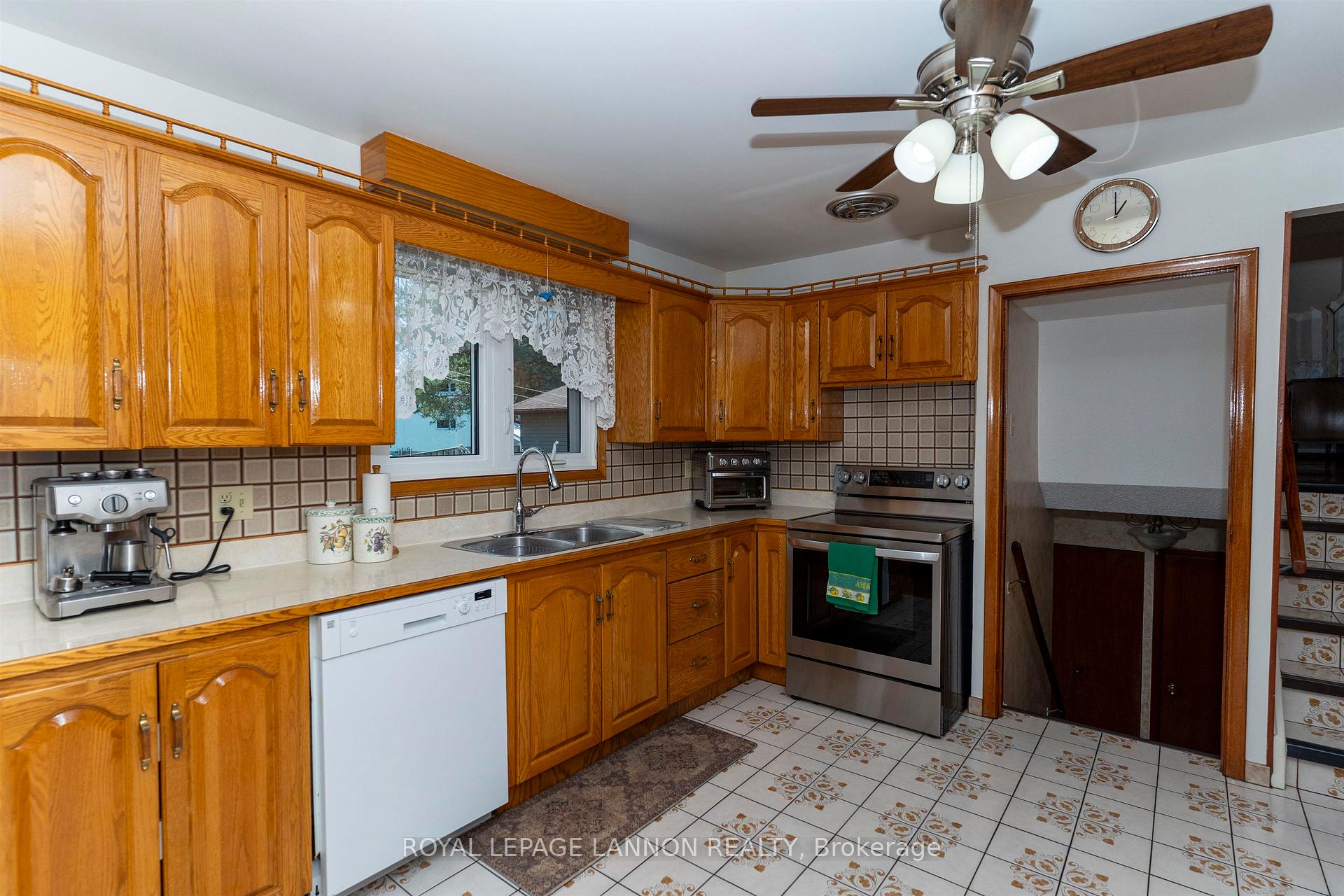 Photo 7 of 402 Victoria Ave W, Thunder Bay, Edgewater Park — HOMEH