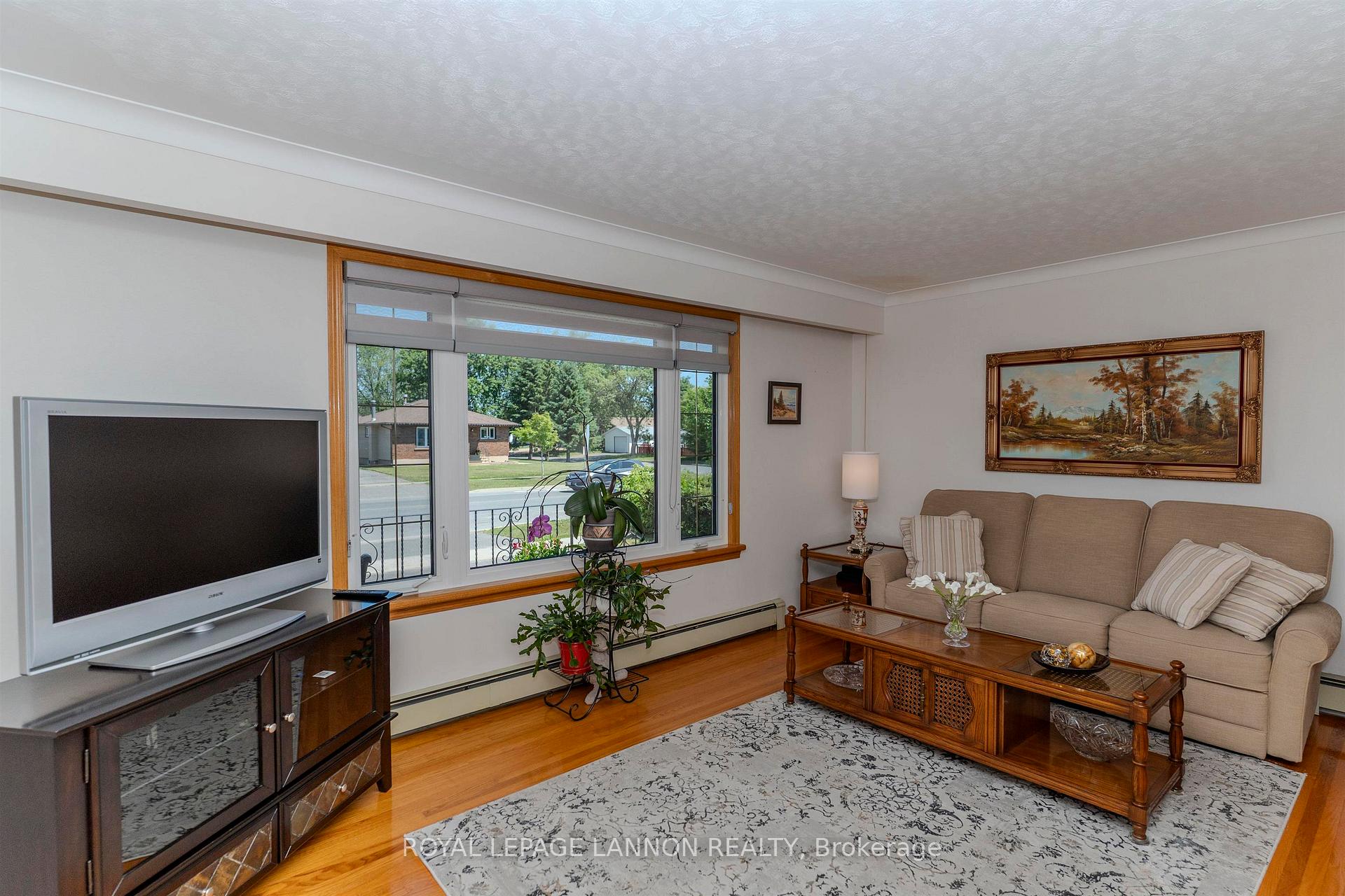 Photo 10 of 402 Victoria Ave W, Thunder Bay, Edgewater Park — HOMEH