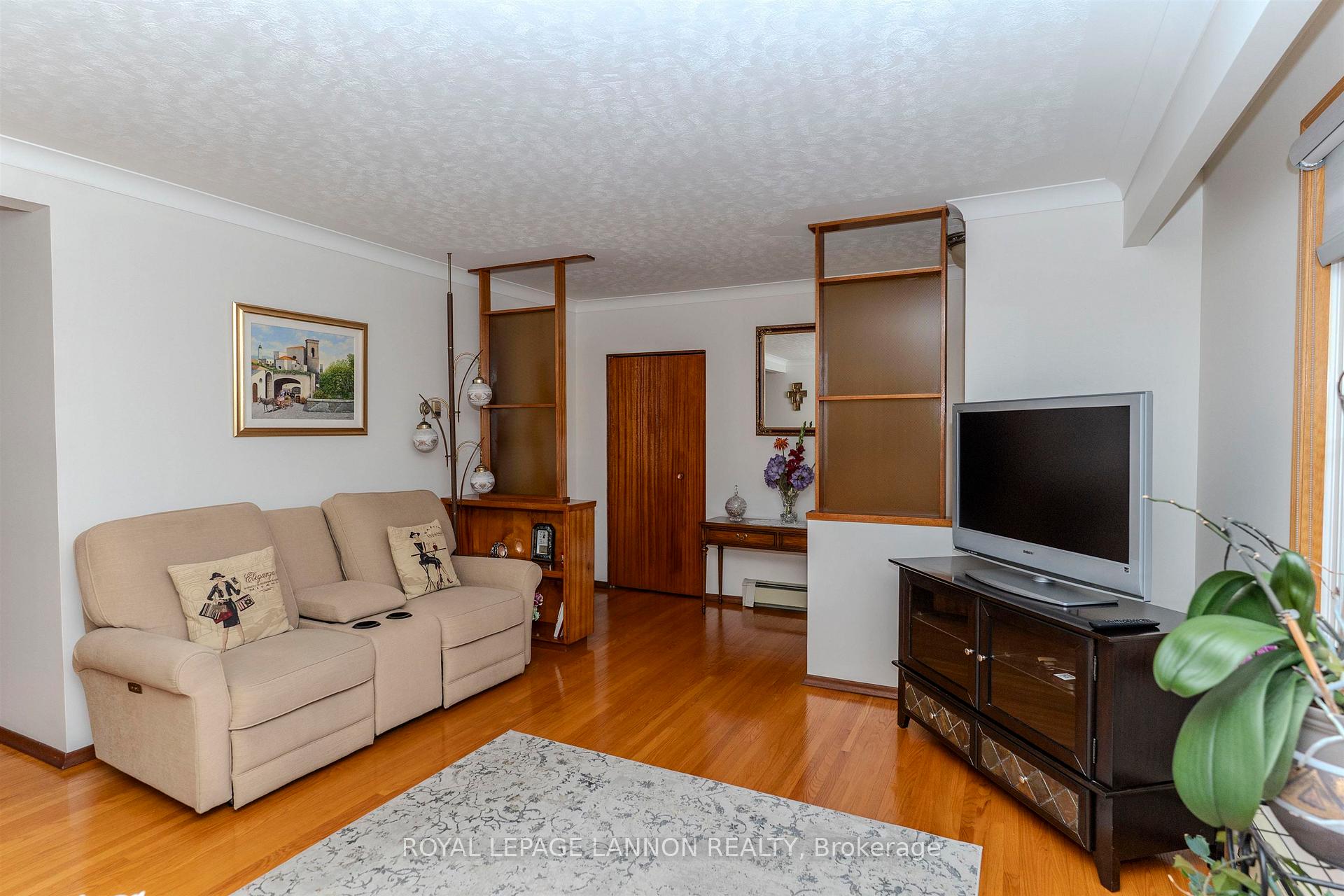 Photo 11 of 402 Victoria Ave W, Thunder Bay, Edgewater Park — HOMEH