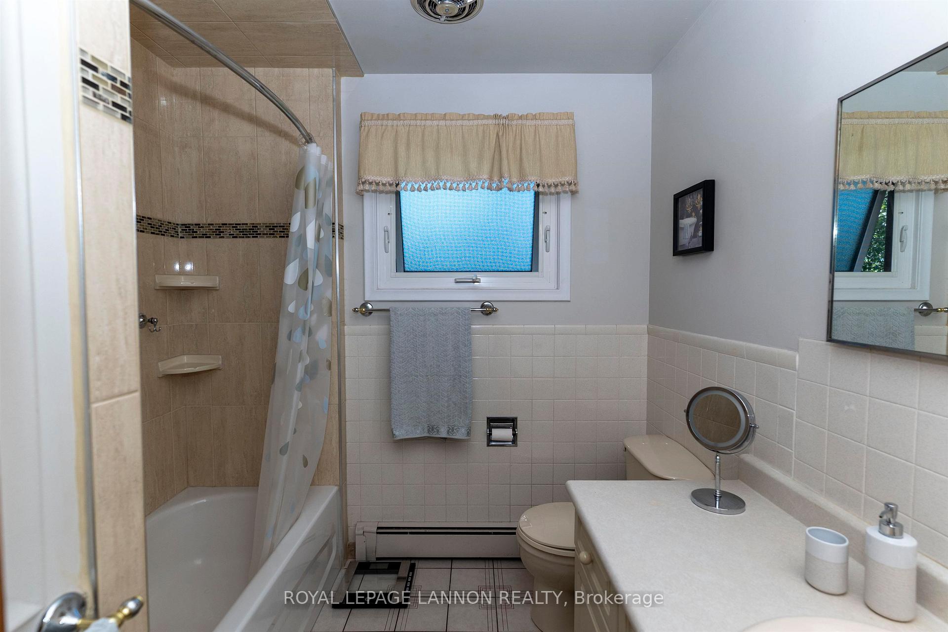 Photo 21 of 402 Victoria Ave W, Thunder Bay, Edgewater Park — HOMEH
