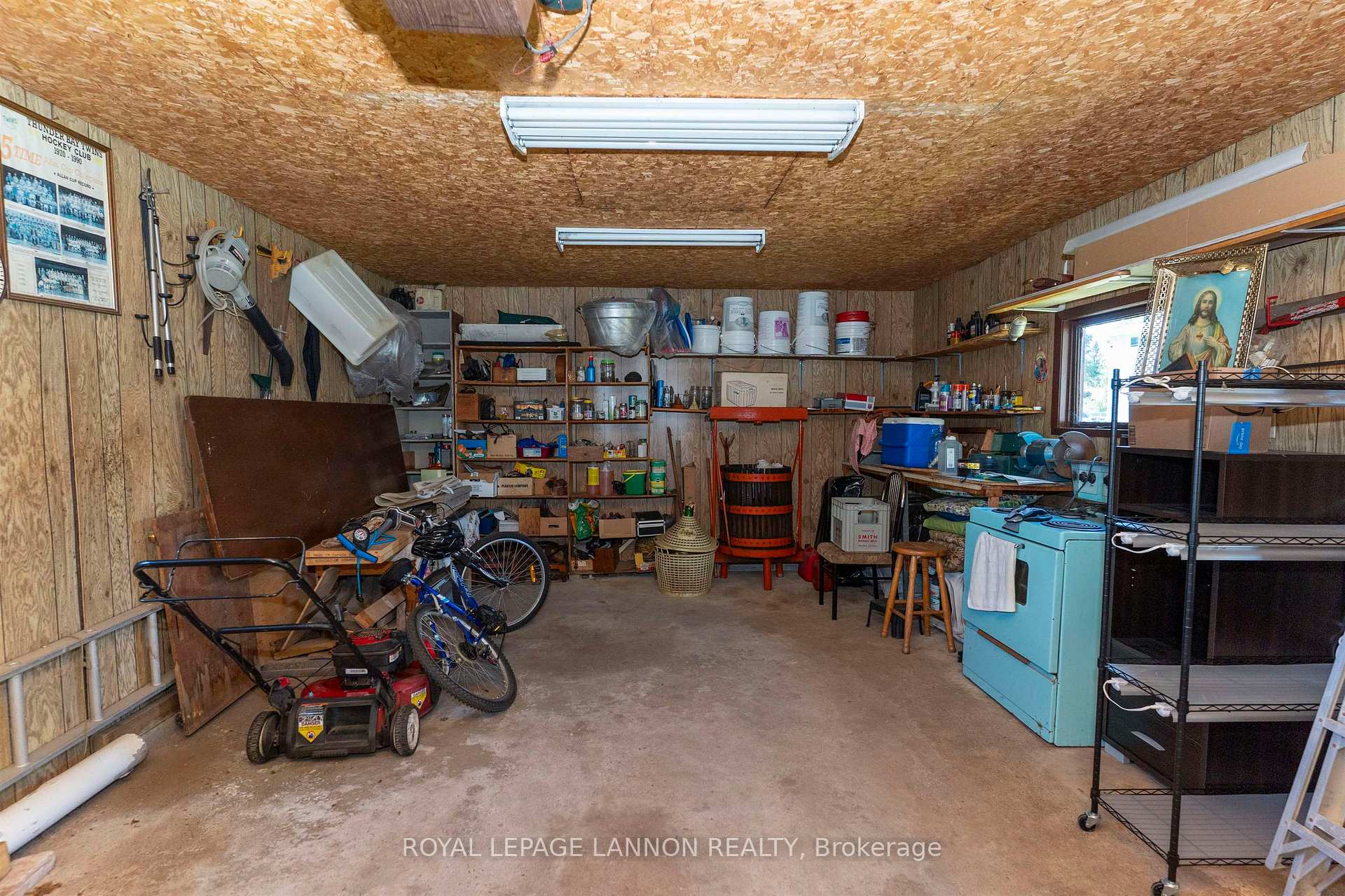 Photo 35 of 402 Victoria Ave W, Thunder Bay, Edgewater Park — HOMEH