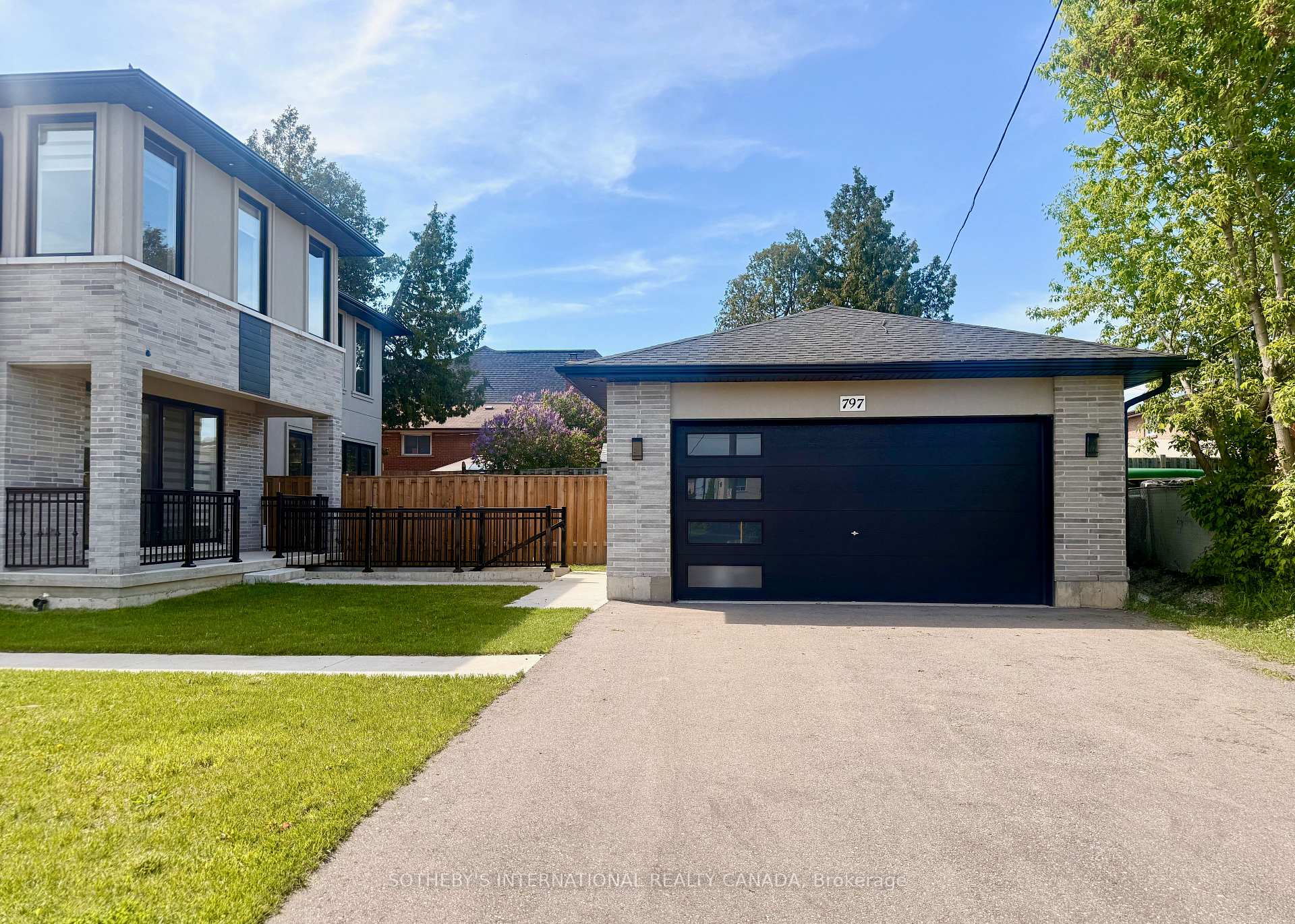 Photo 3 of 797 First Street, Mississauga, Lakeview — HOMEH