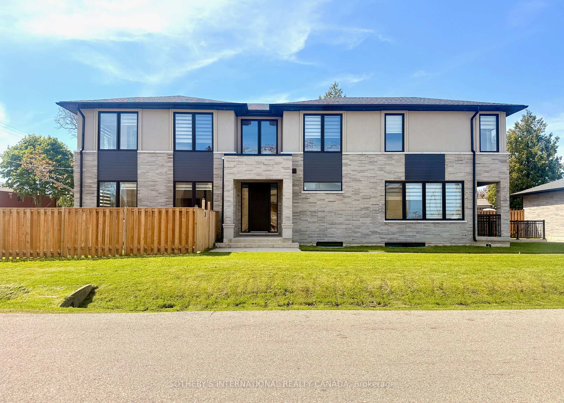 Photo 4 of 797 First Street, Mississauga, Lakeview — HOMEH