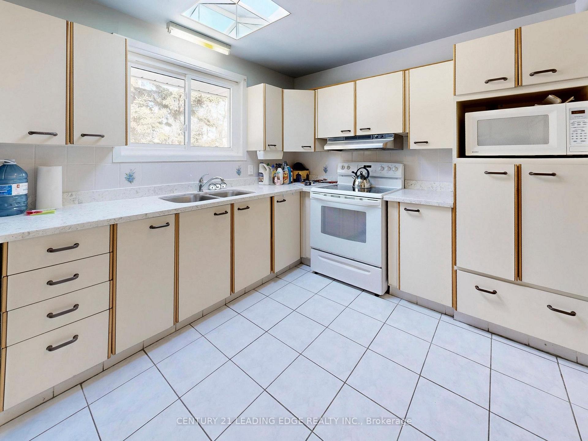 Photo 10 of 3525 Pollock Road E, Georgina, Belhaven — HOMEH