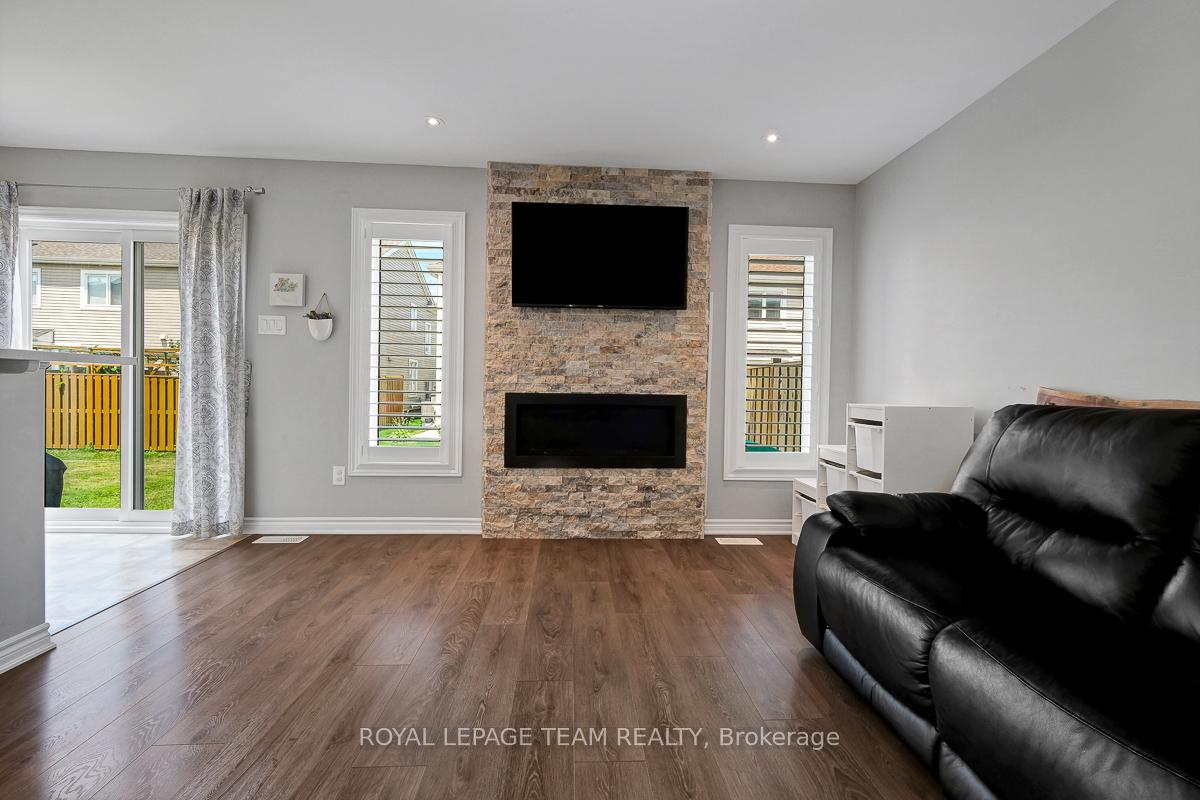 Photo 8 of 458 White Arctic Avenue, Ottawa, Barrhaven - Half Moon Bay — HOMEH