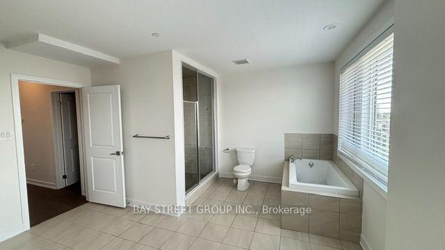 Photo 14 of 35 Frederick Tisdale Drive, North York, Downsview-Roding-CFB — HOMEH