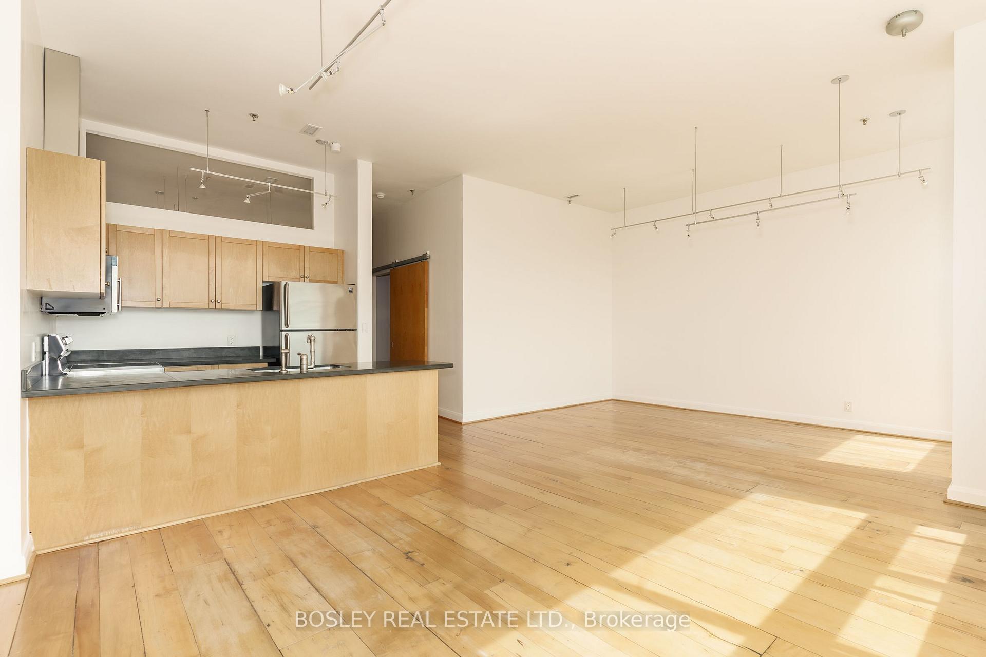 Front of Unit 1212, 700 King Street W